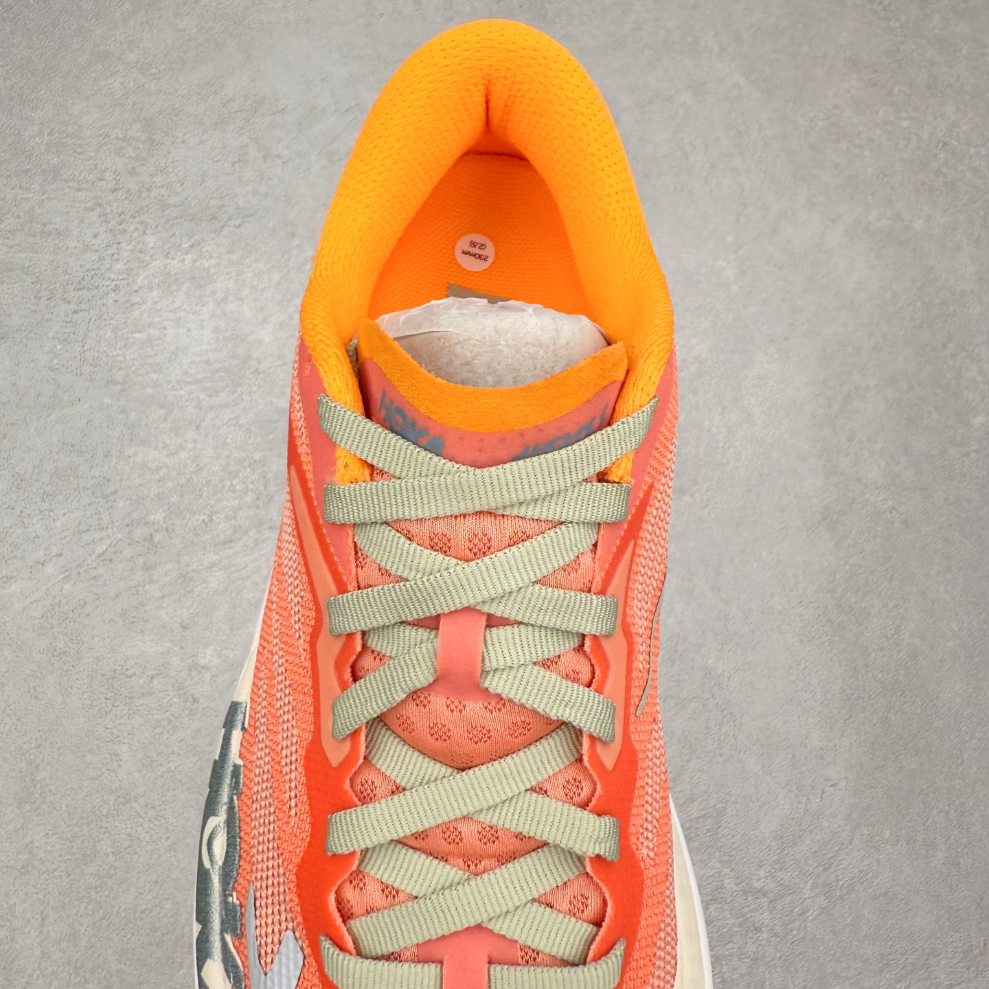 图片[5]-HOKA ONE ONE Mafate X 舒适轻盈低帮休闲越野跑步鞋 HOKA ONE ONE是来自美国的跑步鞋知名品牌，创立于2009年，始终致力于为所有跑者提供更新、更好的跑步装备。相比常规跑鞋，HOKA ONE ONE特别研发使用性能独特的几何形跑鞋中底，此种鞋底更厚、更高、回弹性也更好，除了卓越的缓冲性能，它还能为各种阶段的跑者带来更具动感、更加稳定的跑步体验。HOKAONE ONE从设计之初就清楚意识到，要保证跑者步幅的均匀一致，双脚自然而然的运动至关重要。实拍调校N版已经零色差零失真 百分百还原实物色彩所见即所得 不存在货不对板色差等低级问题 选购参考实物拍摄 不混卖不参货 只用心做好货严格选品 承诺混一赔十 尺码：36 36.5 37.5 38 38.5 39 40 40.5 41 42 42.5 43 44 44.5 45-选品中心