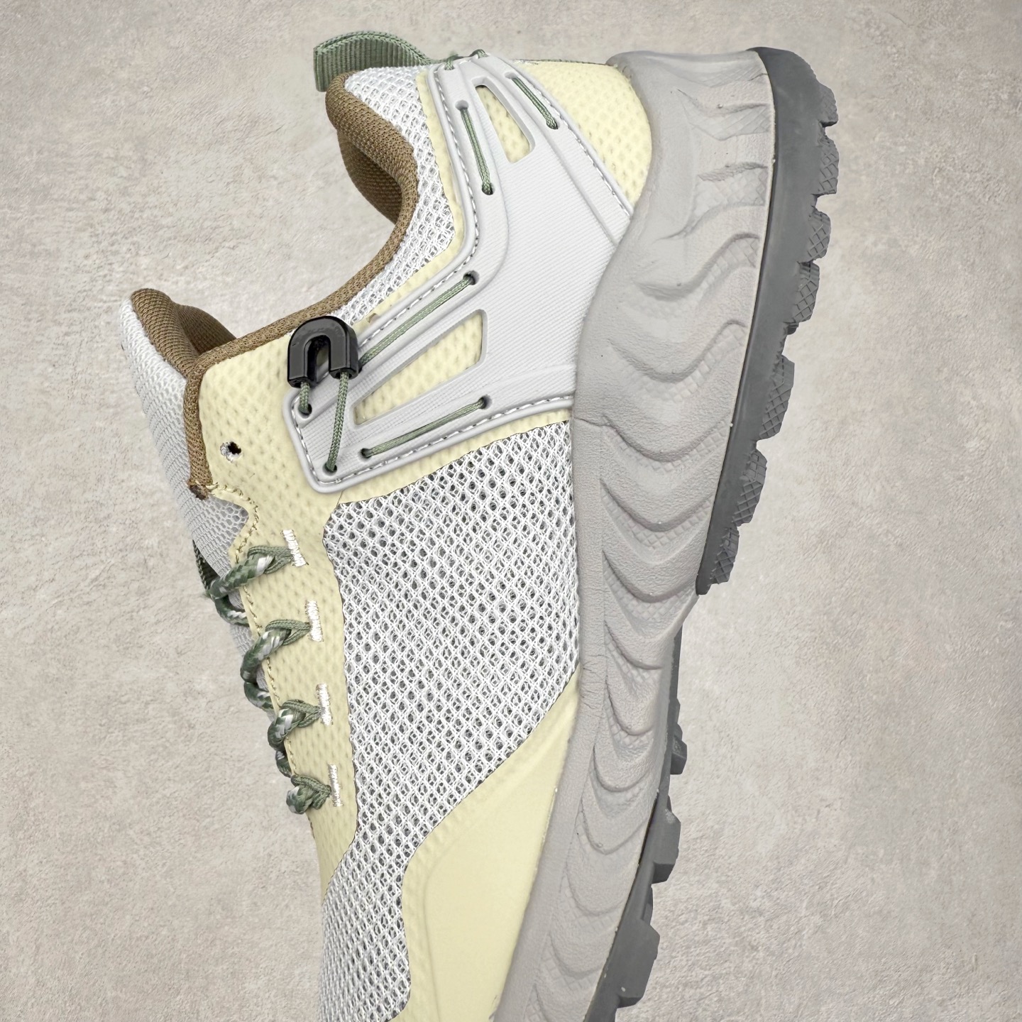 图片[7]-KEEN NXIS EVO 舒适防滑耐磨低帮徒步鞋 KEEN恳因—诞生于2003年的美国人气户外品牌，以一双“保护脚趾”且能涉足水域的户外凉鞋NEWPORT诞生为契机，开启原创制鞋之路。KEEN相信，天空之下即是户外，因为户外不一定是极具挑战性的独自冒险，也可以是与朋友、家人和宠物一同分享外面的世界。同时，KEEN从诞生之初便始终贯彻环保制鞋的理念，不断创造出优秀的原创奇履。脚踏实地，致力向善。我们想和世界产生更多交集为世界减少更多负担，和你趣户外、趣做自己、趣环保让地球和生活都变得更美好。实拍调校N版已经零色差零失真 百分百还原实物色彩所见即所得 不存在货不对板色差等低级问题 选购参考实物拍摄 不混卖不参货 只用心做好货严格选品 承诺混一赔十 尺码：36 36.5 37.5 38 38.5 39 40 40.5 41 42 42.5 43 44 44.5 45-选品中心