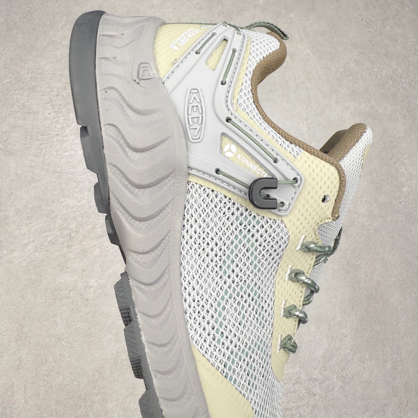 图片[6]-KEEN NXIS EVO 舒适防滑耐磨低帮徒步鞋 KEEN恳因—诞生于2003年的美国人气户外品牌，以一双“保护脚趾”且能涉足水域的户外凉鞋NEWPORT诞生为契机，开启原创制鞋之路。KEEN相信，天空之下即是户外，因为户外不一定是极具挑战性的独自冒险，也可以是与朋友、家人和宠物一同分享外面的世界。同时，KEEN从诞生之初便始终贯彻环保制鞋的理念，不断创造出优秀的原创奇履。脚踏实地，致力向善。我们想和世界产生更多交集为世界减少更多负担，和你趣户外、趣做自己、趣环保让地球和生活都变得更美好。实拍调校N版已经零色差零失真 百分百还原实物色彩所见即所得 不存在货不对板色差等低级问题 选购参考实物拍摄 不混卖不参货 只用心做好货严格选品 承诺混一赔十 尺码：36 36.5 37.5 38 38.5 39 40 40.5 41 42 42.5 43 44 44.5 45-选品中心