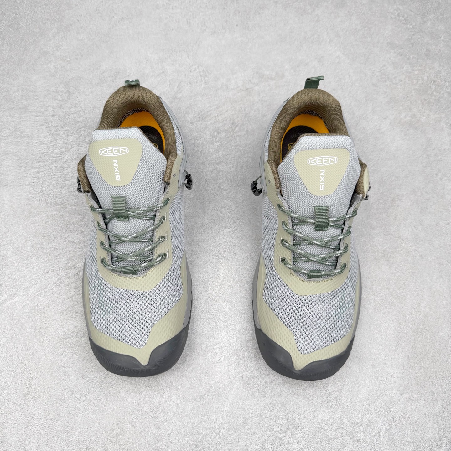 图片[2]-KEEN NXIS EVO 舒适防滑耐磨低帮徒步鞋 KEEN恳因—诞生于2003年的美国人气户外品牌，以一双“保护脚趾”且能涉足水域的户外凉鞋NEWPORT诞生为契机，开启原创制鞋之路。KEEN相信，天空之下即是户外，因为户外不一定是极具挑战性的独自冒险，也可以是与朋友、家人和宠物一同分享外面的世界。同时，KEEN从诞生之初便始终贯彻环保制鞋的理念，不断创造出优秀的原创奇履。脚踏实地，致力向善。我们想和世界产生更多交集为世界减少更多负担，和你趣户外、趣做自己、趣环保让地球和生活都变得更美好。实拍调校N版已经零色差零失真 百分百还原实物色彩所见即所得 不存在货不对板色差等低级问题 选购参考实物拍摄 不混卖不参货 只用心做好货严格选品 承诺混一赔十 尺码：36 36.5 37.5 38 38.5 39 40 40.5 41 42 42.5 43 44 44.5 45-选品中心