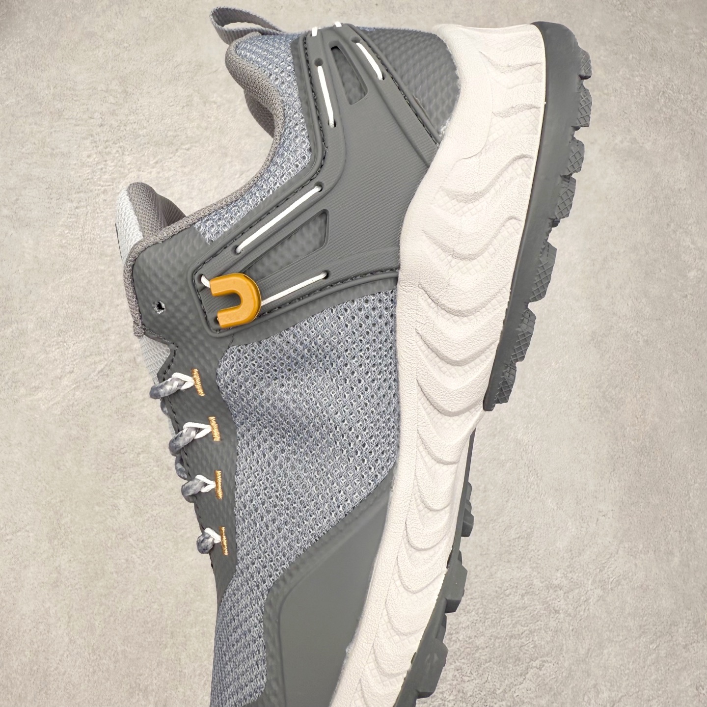 图片[7]-KEEN NXIS EVO 舒适防滑耐磨低帮徒步鞋 KEEN恳因—诞生于2003年的美国人气户外品牌，以一双“保护脚趾”且能涉足水域的户外凉鞋NEWPORT诞生为契机，开启原创制鞋之路。KEEN相信，天空之下即是户外，因为户外不一定是极具挑战性的独自冒险，也可以是与朋友、家人和宠物一同分享外面的世界。同时，KEEN从诞生之初便始终贯彻环保制鞋的理念，不断创造出优秀的原创奇履。脚踏实地，致力向善。我们想和世界产生更多交集为世界减少更多负担，和你趣户外、趣做自己、趣环保让地球和生活都变得更美好。实拍调校N版已经零色差零失真 百分百还原实物色彩所见即所得 不存在货不对板色差等低级问题 选购参考实物拍摄 不混卖不参货 只用心做好货严格选品 承诺混一赔十 尺码：36 36.5 37.5 38 38.5 39 40 40.5 41 42 42.5 43 44 44.5 45-选品中心