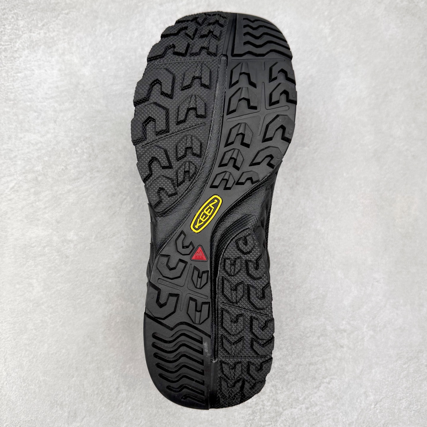 图片[9]-KEEN NXIS EVO 舒适防滑耐磨低帮徒步鞋 KEEN恳因—诞生于2003年的美国人气户外品牌，以一双“保护脚趾”且能涉足水域的户外凉鞋NEWPORT诞生为契机，开启原创制鞋之路。KEEN相信，天空之下即是户外，因为户外不一定是极具挑战性的独自冒险，也可以是与朋友、家人和宠物一同分享外面的世界。同时，KEEN从诞生之初便始终贯彻环保制鞋的理念，不断创造出优秀的原创奇履。脚踏实地，致力向善。我们想和世界产生更多交集为世界减少更多负担，和你趣户外、趣做自己、趣环保让地球和生活都变得更美好。实拍调校N版已经零色差零失真 百分百还原实物色彩所见即所得 不存在货不对板色差等低级问题 选购参考实物拍摄 不混卖不参货 只用心做好货严格选品 承诺混一赔十 尺码：36 36.5 37.5 38 38.5 39 40 40.5 41 42 42.5 43 44 44.5 45-选品中心