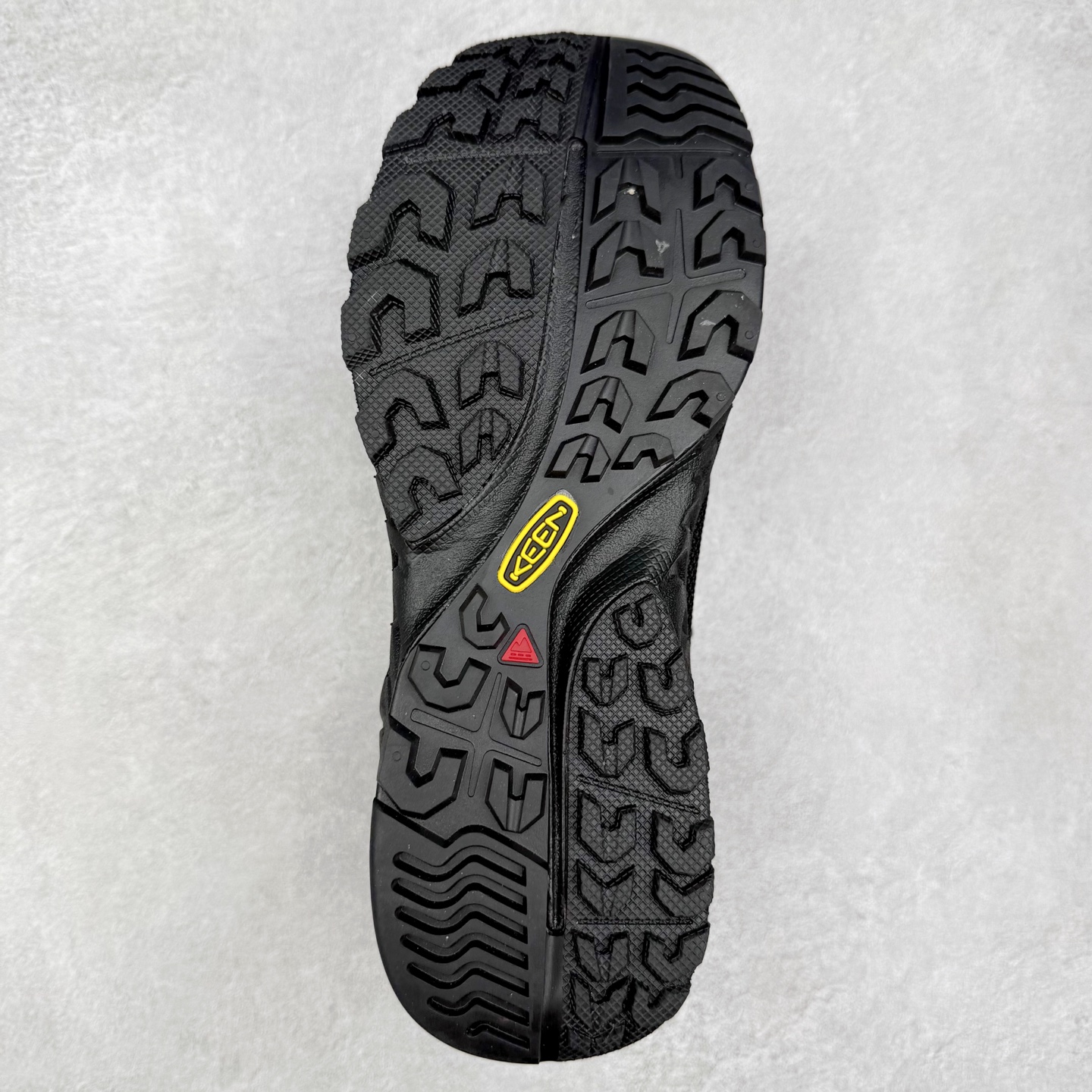 图片[9]-KEEN NXIS EVO 舒适防滑耐磨低帮徒步鞋 KEEN恳因—诞生于2003年的美国人气户外品牌，以一双“保护脚趾”且能涉足水域的户外凉鞋NEWPORT诞生为契机，开启原创制鞋之路。KEEN相信，天空之下即是户外，因为户外不一定是极具挑战性的独自冒险，也可以是与朋友、家人和宠物一同分享外面的世界。同时，KEEN从诞生之初便始终贯彻环保制鞋的理念，不断创造出优秀的原创奇履。脚踏实地，致力向善。我们想和世界产生更多交集为世界减少更多负担，和你趣户外、趣做自己、趣环保让地球和生活都变得更美好。实拍调校N版已经零色差零失真 百分百还原实物色彩所见即所得 不存在货不对板色差等低级问题 选购参考实物拍摄 不混卖不参货 只用心做好货严格选品 承诺混一赔十 尺码：36 36.5 37.5 38 38.5 39 40 40.5 41 42 42.5 43 44 44.5 45-选品中心