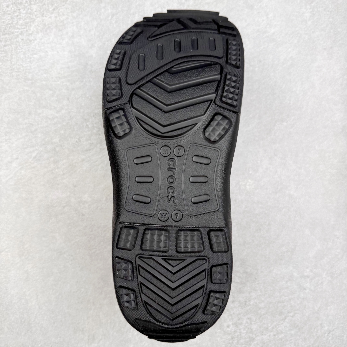 图片[9]-Crocs Quick Trail 卡骆驰舒适百搭轻便耐磨沙滩凉鞋 Crocs（卡骆驰）是全球创新休闲男、女、童鞋的出色品牌。Crocs秉承核心的塑模鞋履工艺，推出了适宜四季的丰富休闲鞋品。所有Crocs鞋款均采用Croslite材料制造，这项技术令每一双鞋都具有柔软、舒适、轻便、无痕的出色品质，而这也是每个Crocs拥有者所了解和钟爱的。实拍调校N版已经零色差零失真 百分百还原实物色彩所见即所得 不存在货不对板色差等低级问题 选购参考实物拍摄 不混卖不参货 只用心做好货严格选品 承诺混一赔十 尺码：36 36.5 37.5 38 38.5 39 40 40.5 41 42 42.5 43 44 44.5 45-选品中心