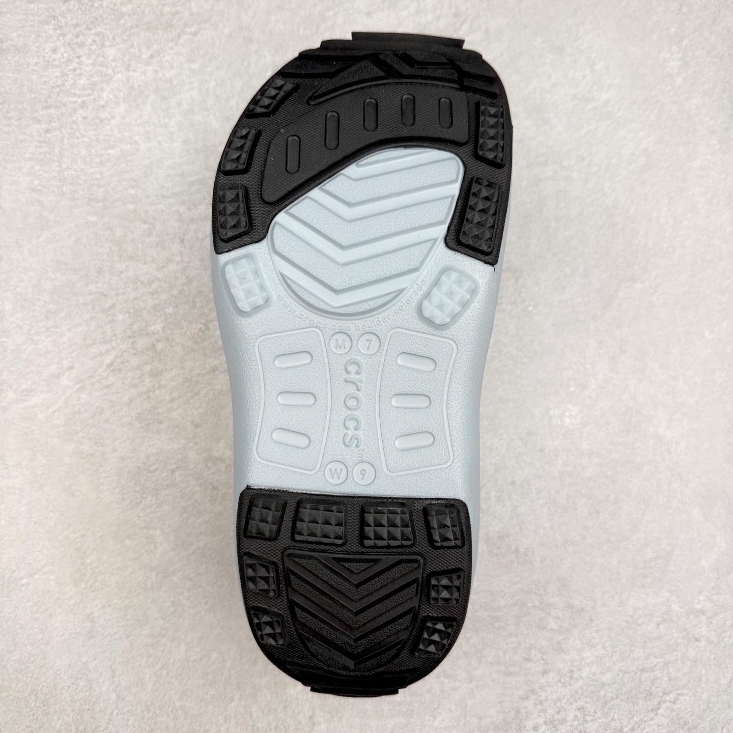 图片[9]-Crocs Quick Trail 卡骆驰舒适百搭轻便耐磨沙滩凉鞋 Crocs（卡骆驰）是全球创新休闲男、女、童鞋的出色品牌。Crocs秉承核心的塑模鞋履工艺，推出了适宜四季的丰富休闲鞋品。所有Crocs鞋款均采用Croslite材料制造，这项技术令每一双鞋都具有柔软、舒适、轻便、无痕的出色品质，而这也是每个Crocs拥有者所了解和钟爱的。实拍调校N版已经零色差零失真 百分百还原实物色彩所见即所得 不存在货不对板色差等低级问题 选购参考实物拍摄 不混卖不参货 只用心做好货严格选品 承诺混一赔十 尺码：36 36.5 37.5 38 38.5 39 40 40.5 41 42 42.5 43 44 44.5 45-选品中心