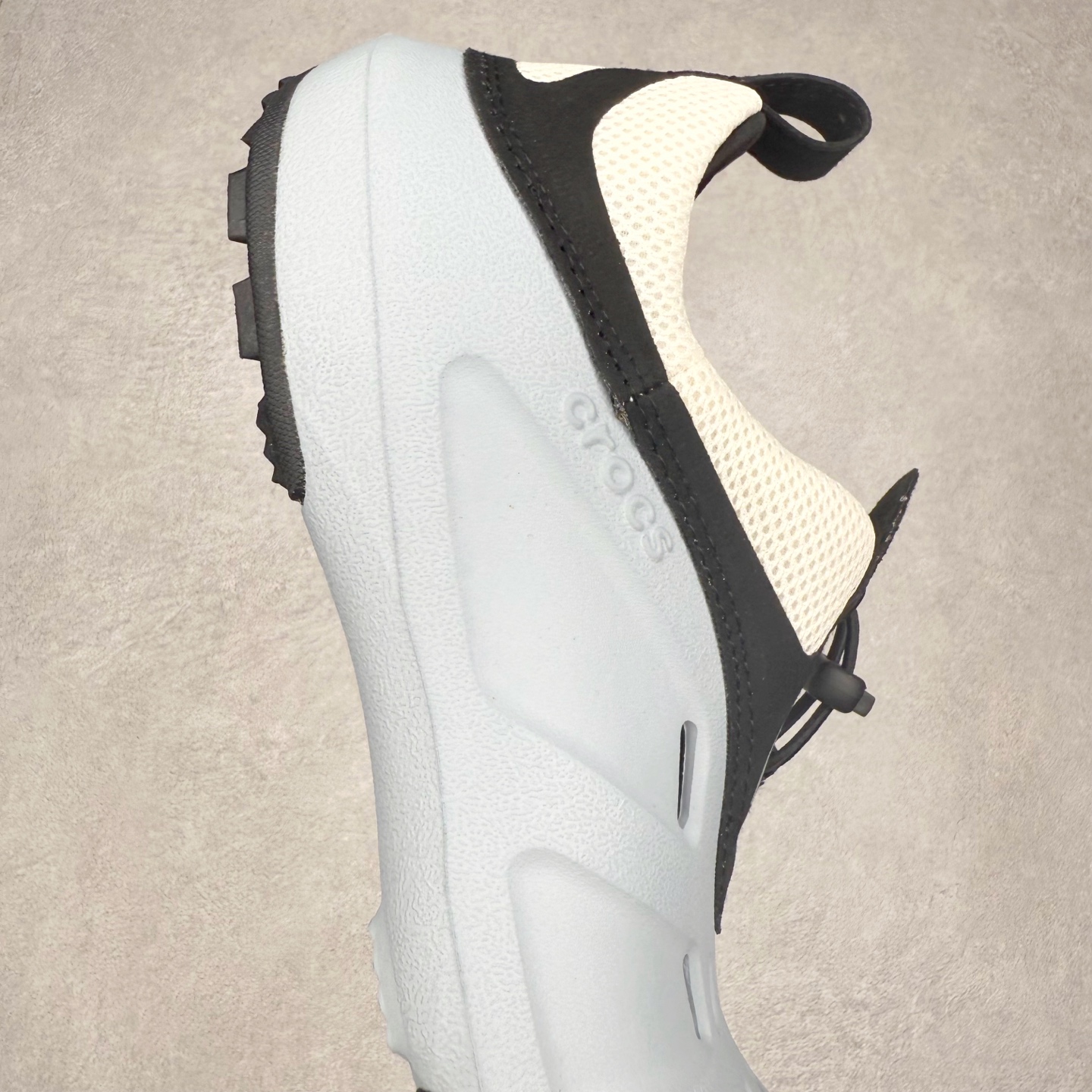 图片[6]-Crocs Quick Trail 卡骆驰舒适百搭轻便耐磨沙滩凉鞋 Crocs（卡骆驰）是全球创新休闲男、女、童鞋的出色品牌。Crocs秉承核心的塑模鞋履工艺，推出了适宜四季的丰富休闲鞋品。所有Crocs鞋款均采用Croslite材料制造，这项技术令每一双鞋都具有柔软、舒适、轻便、无痕的出色品质，而这也是每个Crocs拥有者所了解和钟爱的。实拍调校N版已经零色差零失真 百分百还原实物色彩所见即所得 不存在货不对板色差等低级问题 选购参考实物拍摄 不混卖不参货 只用心做好货严格选品 承诺混一赔十 尺码：36 36.5 37.5 38 38.5 39 40 40.5 41 42 42.5 43 44 44.5 45-选品中心