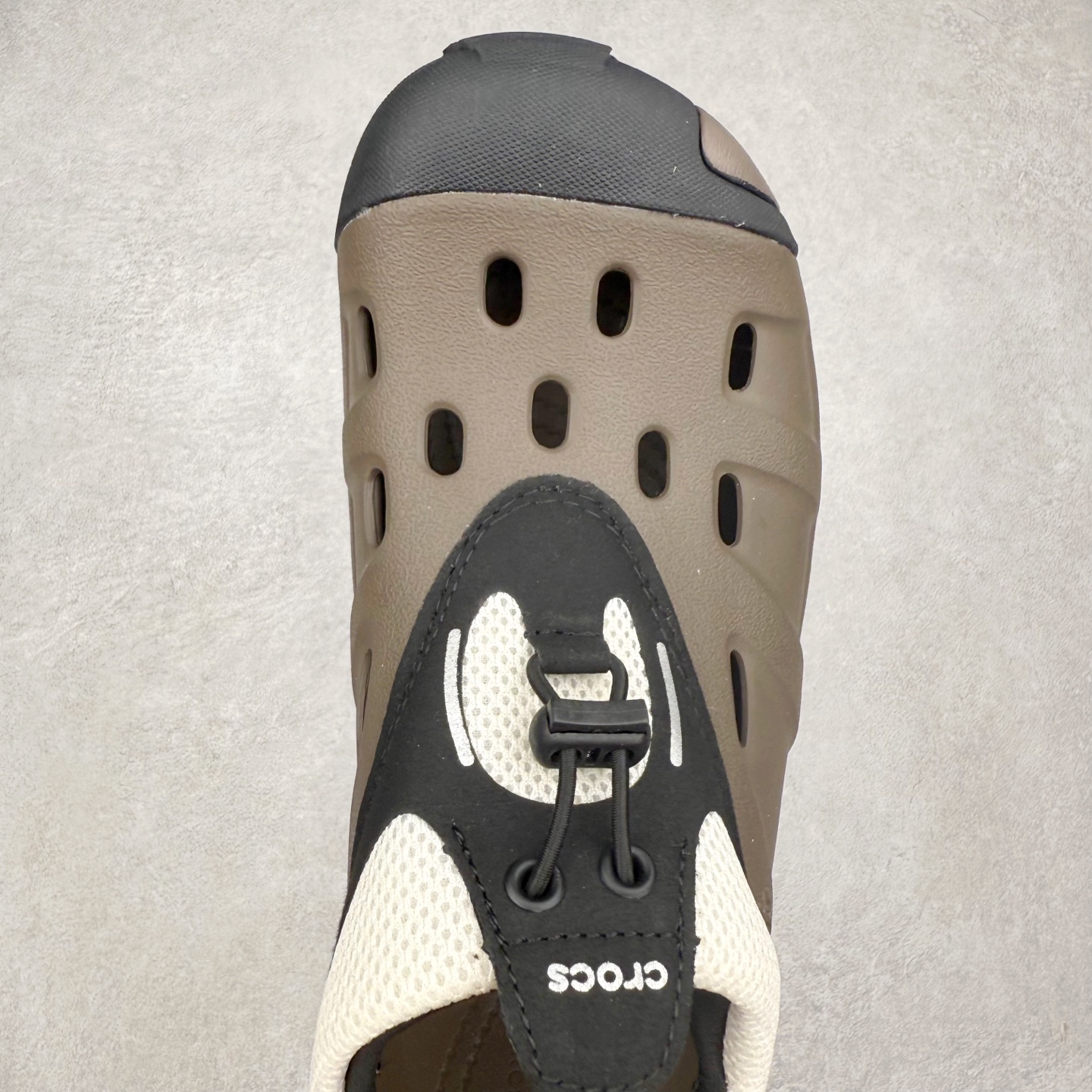 图片[4]-Crocs Quick Trail 卡骆驰舒适百搭轻便耐磨沙滩凉鞋 Crocs（卡骆驰）是全球创新休闲男、女、童鞋的出色品牌。Crocs秉承核心的塑模鞋履工艺，推出了适宜四季的丰富休闲鞋品。所有Crocs鞋款均采用Croslite材料制造，这项技术令每一双鞋都具有柔软、舒适、轻便、无痕的出色品质，而这也是每个Crocs拥有者所了解和钟爱的。实拍调校N版已经零色差零失真 百分百还原实物色彩所见即所得 不存在货不对板色差等低级问题 选购参考实物拍摄 不混卖不参货 只用心做好货严格选品 承诺混一赔十 尺码：36 36.5 37.5 38 38.5 39 40 40.5 41 42 42.5 43 44 44.5 45-选品中心