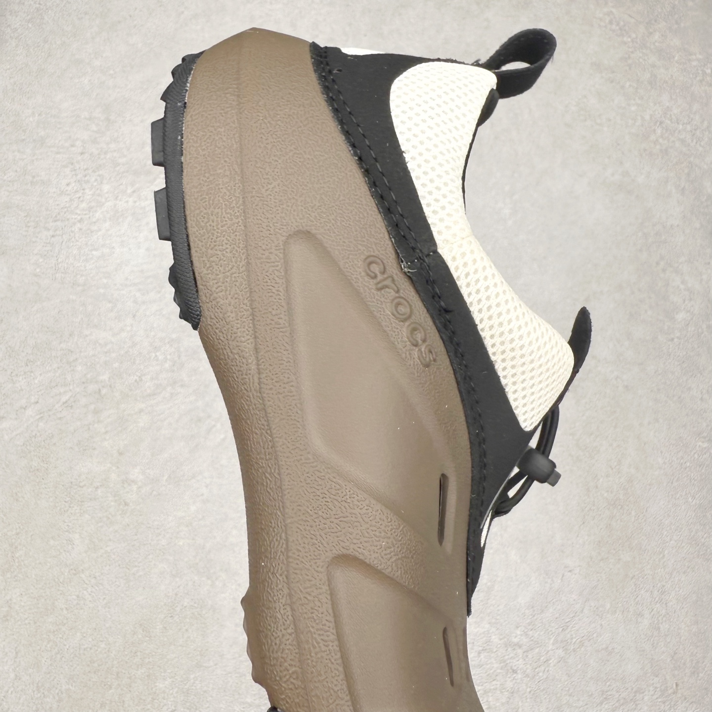 图片[6]-Crocs Quick Trail 卡骆驰舒适百搭轻便耐磨沙滩凉鞋 Crocs（卡骆驰）是全球创新休闲男、女、童鞋的出色品牌。Crocs秉承核心的塑模鞋履工艺，推出了适宜四季的丰富休闲鞋品。所有Crocs鞋款均采用Croslite材料制造，这项技术令每一双鞋都具有柔软、舒适、轻便、无痕的出色品质，而这也是每个Crocs拥有者所了解和钟爱的。实拍调校N版已经零色差零失真 百分百还原实物色彩所见即所得 不存在货不对板色差等低级问题 选购参考实物拍摄 不混卖不参货 只用心做好货严格选品 承诺混一赔十 尺码：36 36.5 37.5 38 38.5 39 40 40.5 41 42 42.5 43 44 44.5 45-选品中心