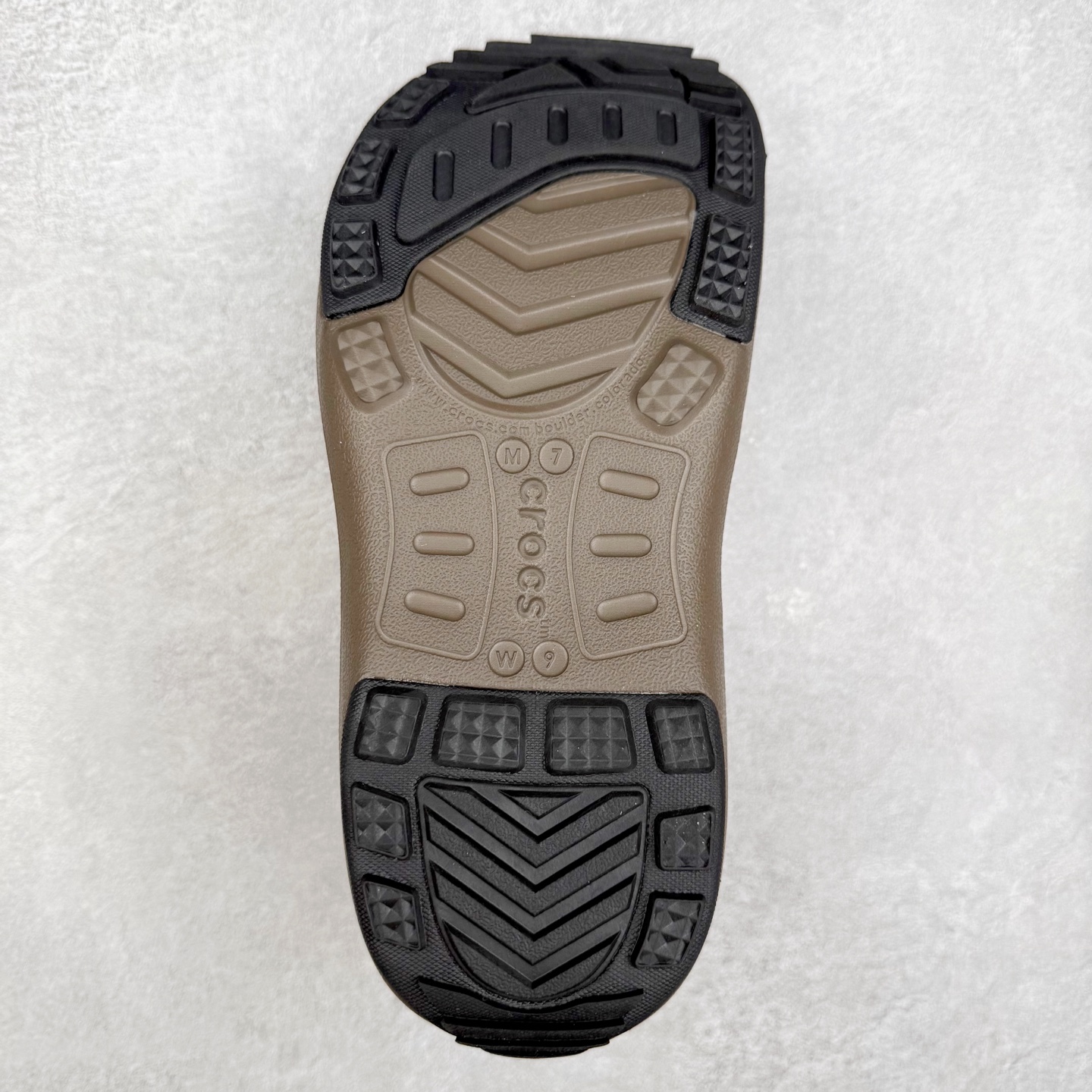 图片[9]-Crocs Quick Trail 卡骆驰舒适百搭轻便耐磨沙滩凉鞋 Crocs（卡骆驰）是全球创新休闲男、女、童鞋的出色品牌。Crocs秉承核心的塑模鞋履工艺，推出了适宜四季的丰富休闲鞋品。所有Crocs鞋款均采用Croslite材料制造，这项技术令每一双鞋都具有柔软、舒适、轻便、无痕的出色品质，而这也是每个Crocs拥有者所了解和钟爱的。实拍调校N版已经零色差零失真 百分百还原实物色彩所见即所得 不存在货不对板色差等低级问题 选购参考实物拍摄 不混卖不参货 只用心做好货严格选品 承诺混一赔十 尺码：36 36.5 37.5 38 38.5 39 40 40.5 41 42 42.5 43 44 44.5 45-选品中心