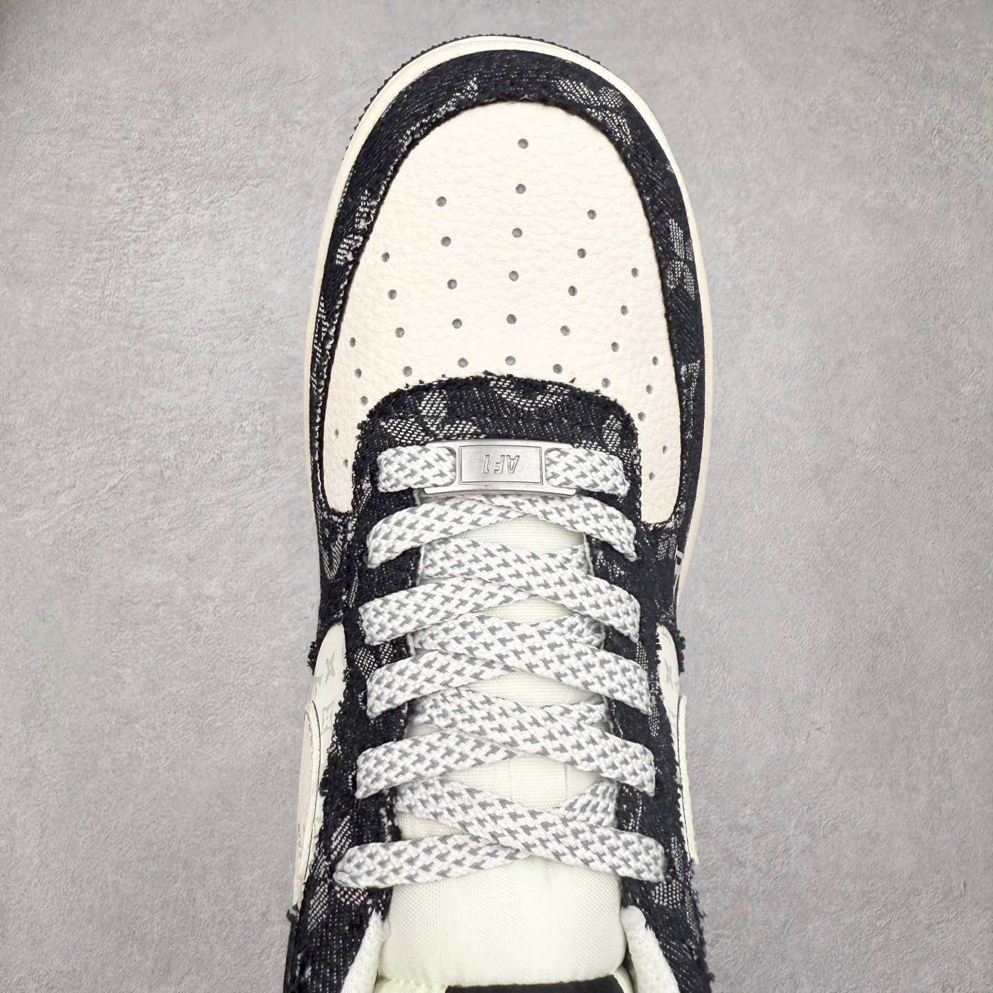 图片[4]-NK Air Force 1´07 Low 空军一号低帮百搭休闲运动板鞋 MZ9588-802 柔软、弹性十足的缓震性能和出色的中底设计 横跨复古与现代的外型结合 造就出风靡全球 三十多年的Force 1 直到今天还深受青睐 实拍调校N版已经零色差零失真 百分百还原实物色彩所见即所得 不存在货不对板色差等低级问题 选购参考实物拍摄 不混卖不参货 只用心做好货严格选品 承诺混一赔十 尺码：36 36.5 37.5 38 38.5 39 40 40.5 41 42 42.5 43 44 44.5 45-选品中心