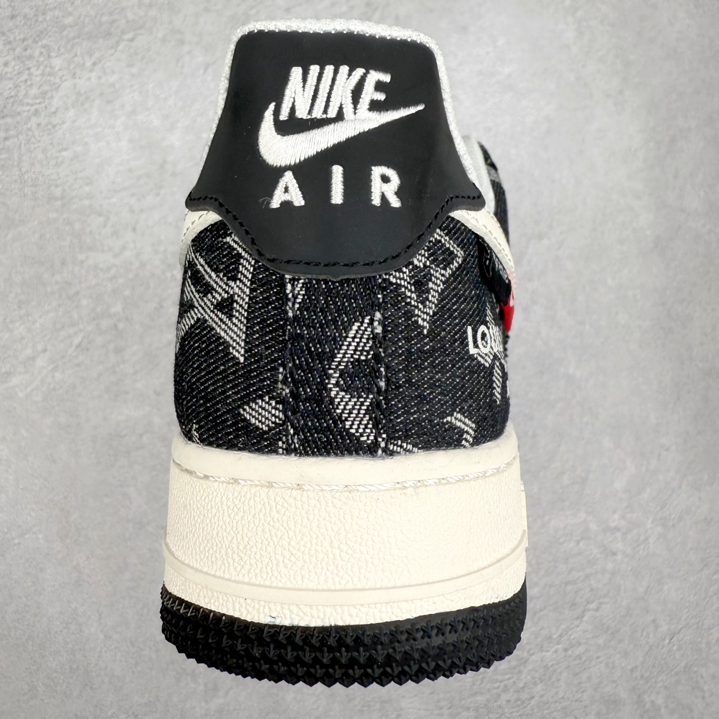 图片[8]-NK Air Force 1´07 Low 空军一号低帮百搭休闲运动板鞋 MZ9588-802 柔软、弹性十足的缓震性能和出色的中底设计 横跨复古与现代的外型结合 造就出风靡全球 三十多年的Force 1 直到今天还深受青睐 实拍调校N版已经零色差零失真 百分百还原实物色彩所见即所得 不存在货不对板色差等低级问题 选购参考实物拍摄 不混卖不参货 只用心做好货严格选品 承诺混一赔十 尺码：36 36.5 37.5 38 38.5 39 40 40.5 41 42 42.5 43 44 44.5 45-选品中心