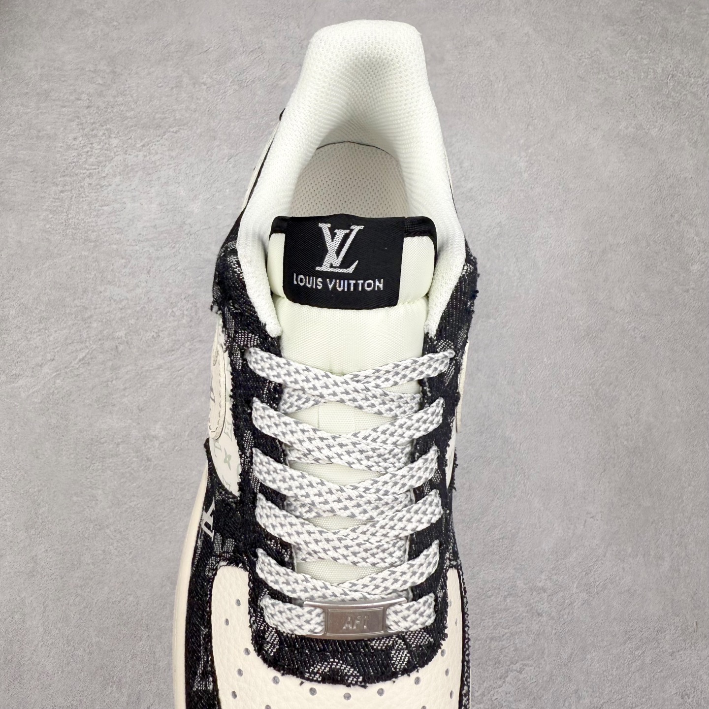 图片[5]-NK Air Force 1´07 Low 空军一号低帮百搭休闲运动板鞋 MZ9588-802 柔软、弹性十足的缓震性能和出色的中底设计 横跨复古与现代的外型结合 造就出风靡全球 三十多年的Force 1 直到今天还深受青睐 实拍调校N版已经零色差零失真 百分百还原实物色彩所见即所得 不存在货不对板色差等低级问题 选购参考实物拍摄 不混卖不参货 只用心做好货严格选品 承诺混一赔十 尺码：36 36.5 37.5 38 38.5 39 40 40.5 41 42 42.5 43 44 44.5 45-选品中心