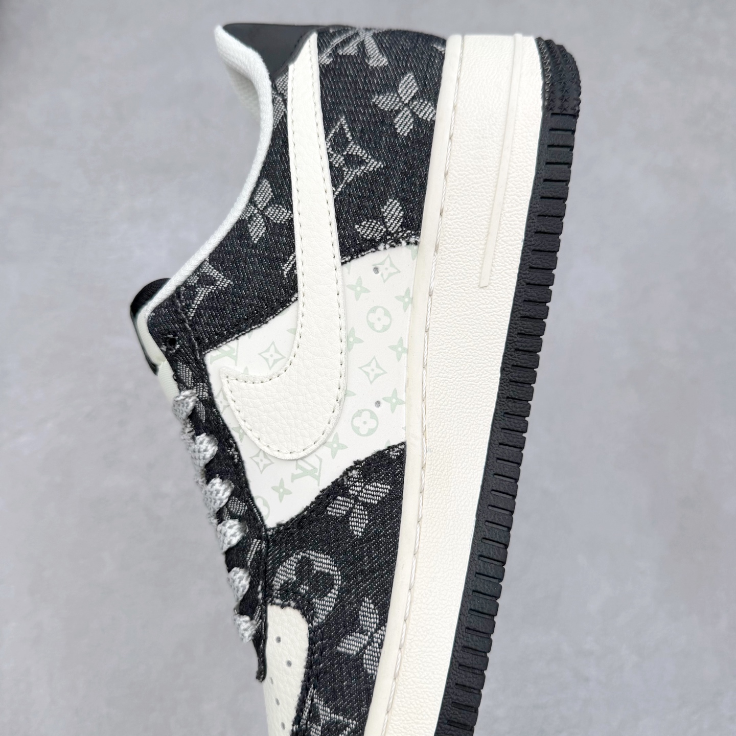 图片[7]-NK Air Force 1´07 Low 空军一号低帮百搭休闲运动板鞋 MZ9588-802 柔软、弹性十足的缓震性能和出色的中底设计 横跨复古与现代的外型结合 造就出风靡全球 三十多年的Force 1 直到今天还深受青睐 实拍调校N版已经零色差零失真 百分百还原实物色彩所见即所得 不存在货不对板色差等低级问题 选购参考实物拍摄 不混卖不参货 只用心做好货严格选品 承诺混一赔十 尺码：36 36.5 37.5 38 38.5 39 40 40.5 41 42 42.5 43 44 44.5 45-选品中心