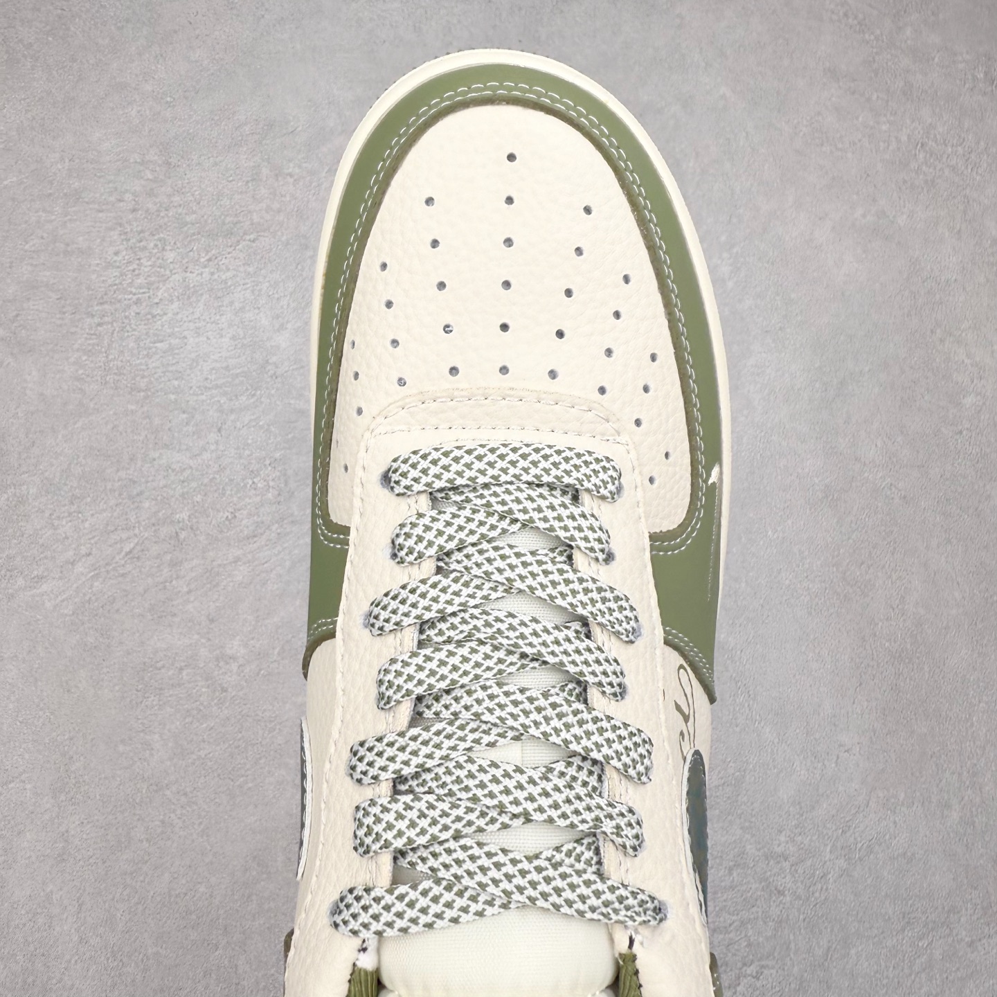 图片[5]-NK Air Force 1´07 Low 空军一号低帮百搭休闲运动板鞋 KK1988-094 柔软、弹性十足的缓震性能和出色的中底设计 横跨复古与现代的外型结合 造就出风靡全球 三十多年的Force 1 直到今天还深受青睐 实拍调校N版已经零色差零失真 百分百还原实物色彩所见即所得 不存在货不对板色差等低级问题 选购参考实物拍摄 不混卖不参货 只用心做好货严格选品 承诺混一赔十 尺码：36 36.5 37.5 38 38.5 39 40 40.5 41 42 42.5 43 44 44.5 45-选品中心