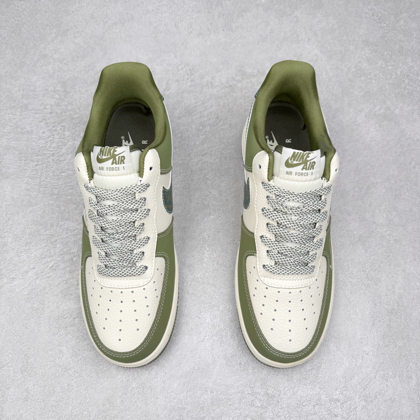 图片[2]-NK Air Force 1´07 Low 空军一号低帮百搭休闲运动板鞋 KK1988-094 柔软、弹性十足的缓震性能和出色的中底设计 横跨复古与现代的外型结合 造就出风靡全球 三十多年的Force 1 直到今天还深受青睐 实拍调校N版已经零色差零失真 百分百还原实物色彩所见即所得 不存在货不对板色差等低级问题 选购参考实物拍摄 不混卖不参货 只用心做好货严格选品 承诺混一赔十 尺码：36 36.5 37.5 38 38.5 39 40 40.5 41 42 42.5 43 44 44.5 45-选品中心