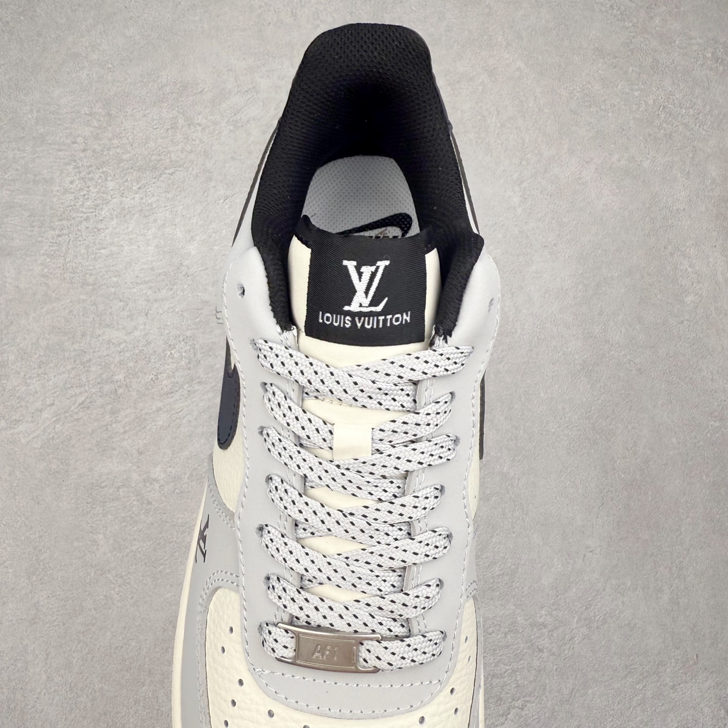 图片[5]-NK Air Force 1´07 Low 空军一号低帮百搭休闲运动板鞋 LW9279-020 柔软、弹性十足的缓震性能和出色的中底设计 横跨复古与现代的外型结合 造就出风靡全球 三十多年的Force 1 直到今天还深受青睐 实拍调校N版已经零色差零失真 百分百还原实物色彩所见即所得 不存在货不对板色差等低级问题 选购参考实物拍摄 不混卖不参货 只用心做好货严格选品 承诺混一赔十 尺码：36 36.5 37.5 38 38.5 39 40 40.5 41 42 42.5 43 44 44.5 45-选品中心