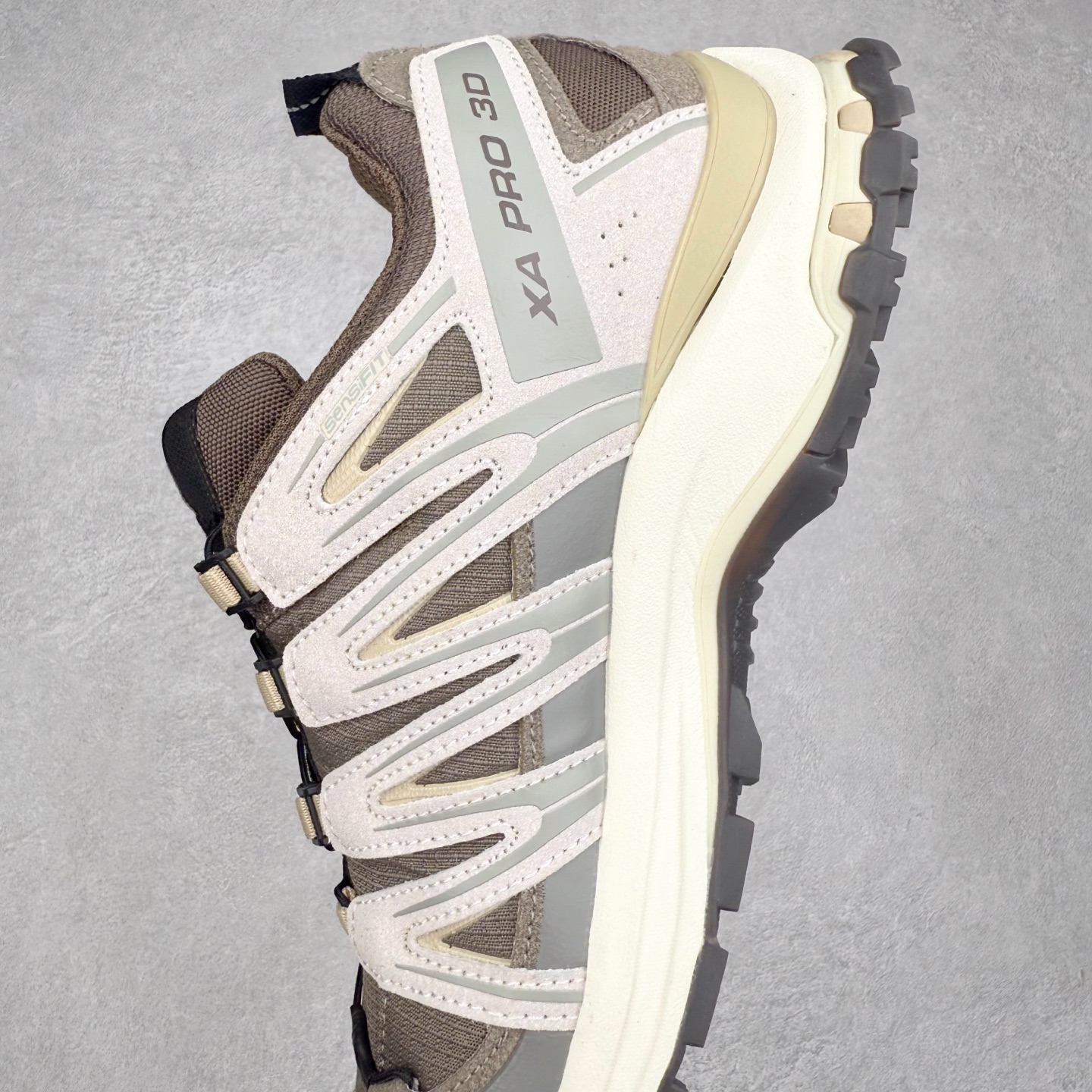 图片[7]-＃C版 SALOMON XA Pro 3D ADV 萨洛蒙潮流越野机能户外功能鞋 纯原外贸平台特供订单 耗时半年巨作 全套原纸板楦头开发 原厂特供网布配套加持 确保原汁原味 完美呈现版型 原档数据独家私模五层组合大底 原装Ortholite轻量化鞋垫 中底布带钢印编号 原厂TPU锁扣 进口港宝加持 后跟自然饱满 还原公司包裹性 鞋面采用SENSIFT贴合技术 全方位贴合包裹脚型 鞋跟部鞋底牵引设计 提供强大的抓地性能 更适应野外崎岖不平的道路 其3D ADVANCED CHASSIS底盘 材料轻量大化 钉齿设计更具稳定性 防护性 鞋底易磨损区运用CONTAGRIP高耐磨材料 应对城市硬质路面长距离跑考验 尺码：36 36.5 37.5 38 38.5 39 40 40.5 41 42 42.5 43 44 44.5 45-选品中心