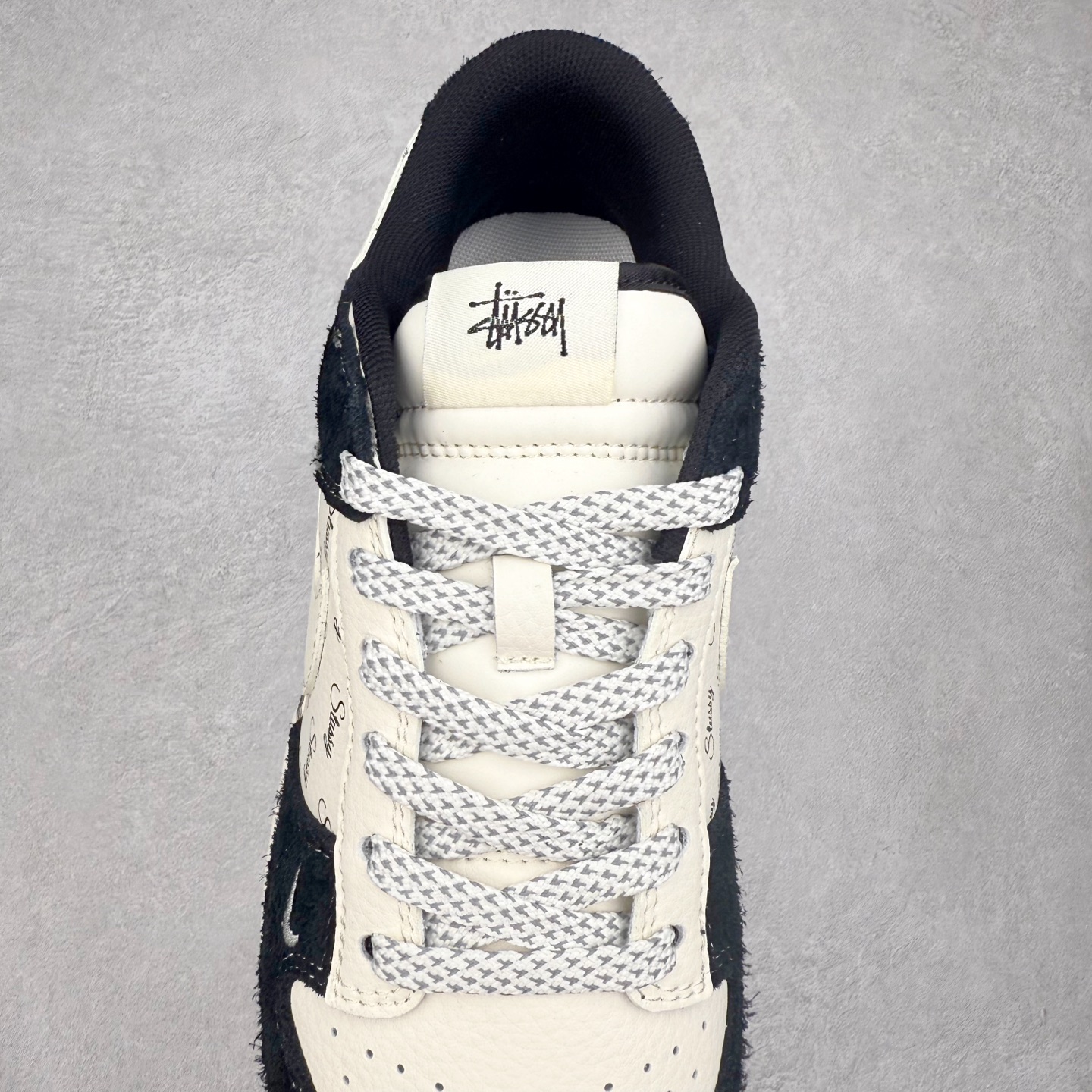 图片[5]-NK Dunk Low 定制配色 XY1688-017 大厂出品 极力推荐 原装头层材料 独家版型蒸餾加工帶來的是更好的视觉和脚感体验大厂纯原品质出货 清洁度 电绣工艺 皮料切割干净无任何毛边 细节完美 实拍调校N版已经零色差零失真 百分百还原实物色彩所见即所得 不存在货不对板色差等低级问题 选购参考实物拍摄 不混卖不参货 只用心做好货严格选品 承诺混一赔十 尺码：36 36.5 37.5 38 38.5 39 40 40.5 41 42 42.5 43 44 44.5 45-选品中心