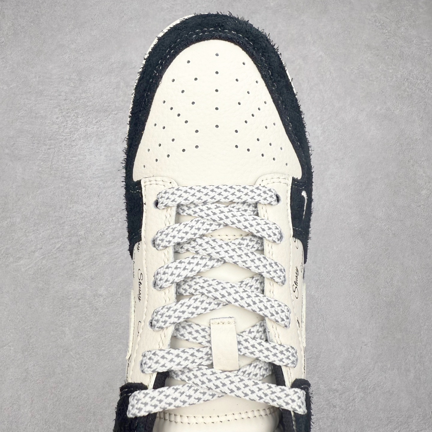 图片[4]-NK Dunk Low 定制配色 XY1688-017 大厂出品 极力推荐 原装头层材料 独家版型蒸餾加工帶來的是更好的视觉和脚感体验大厂纯原品质出货 清洁度 电绣工艺 皮料切割干净无任何毛边 细节完美 实拍调校N版已经零色差零失真 百分百还原实物色彩所见即所得 不存在货不对板色差等低级问题 选购参考实物拍摄 不混卖不参货 只用心做好货严格选品 承诺混一赔十 尺码：36 36.5 37.5 38 38.5 39 40 40.5 41 42 42.5 43 44 44.5 45-选品中心