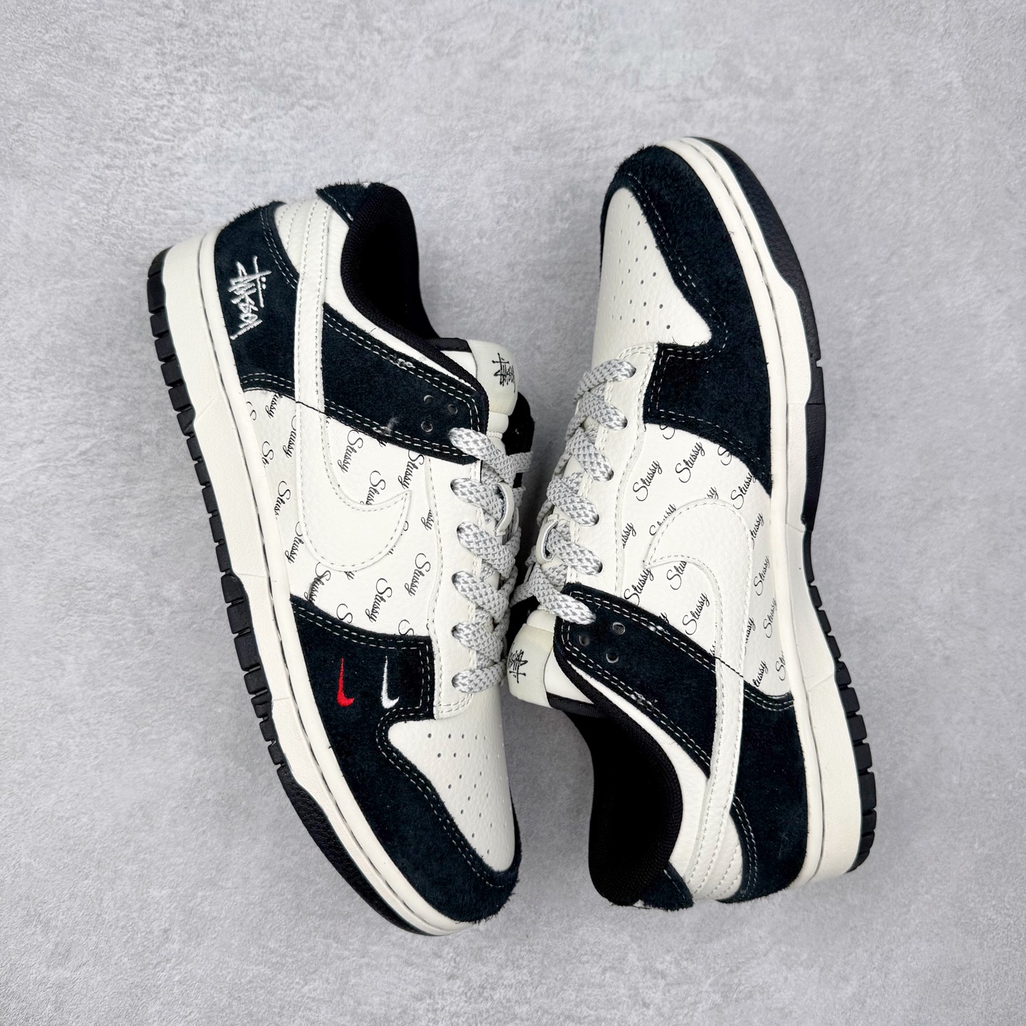 图片[3]-NK Dunk Low 定制配色 XY1688-017 大厂出品 极力推荐 原装头层材料 独家版型蒸餾加工帶來的是更好的视觉和脚感体验大厂纯原品质出货 清洁度 电绣工艺 皮料切割干净无任何毛边 细节完美 实拍调校N版已经零色差零失真 百分百还原实物色彩所见即所得 不存在货不对板色差等低级问题 选购参考实物拍摄 不混卖不参货 只用心做好货严格选品 承诺混一赔十 尺码：36 36.5 37.5 38 38.5 39 40 40.5 41 42 42.5 43 44 44.5 45-选品中心