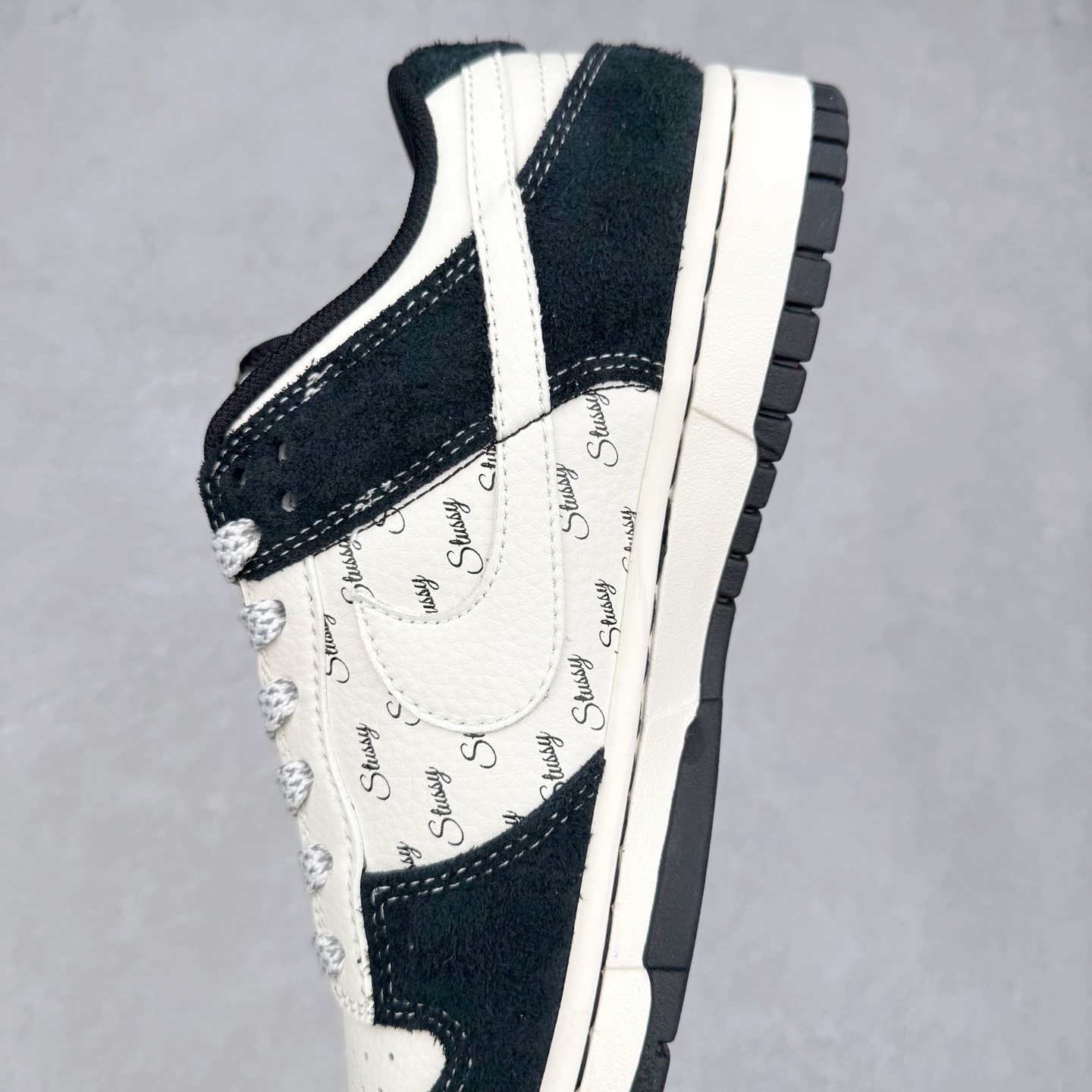 图片[7]-NK Dunk Low 定制配色 XY1688-017 大厂出品 极力推荐 原装头层材料 独家版型蒸餾加工帶來的是更好的视觉和脚感体验大厂纯原品质出货 清洁度 电绣工艺 皮料切割干净无任何毛边 细节完美 实拍调校N版已经零色差零失真 百分百还原实物色彩所见即所得 不存在货不对板色差等低级问题 选购参考实物拍摄 不混卖不参货 只用心做好货严格选品 承诺混一赔十 尺码：36 36.5 37.5 38 38.5 39 40 40.5 41 42 42.5 43 44 44.5 45-选品中心