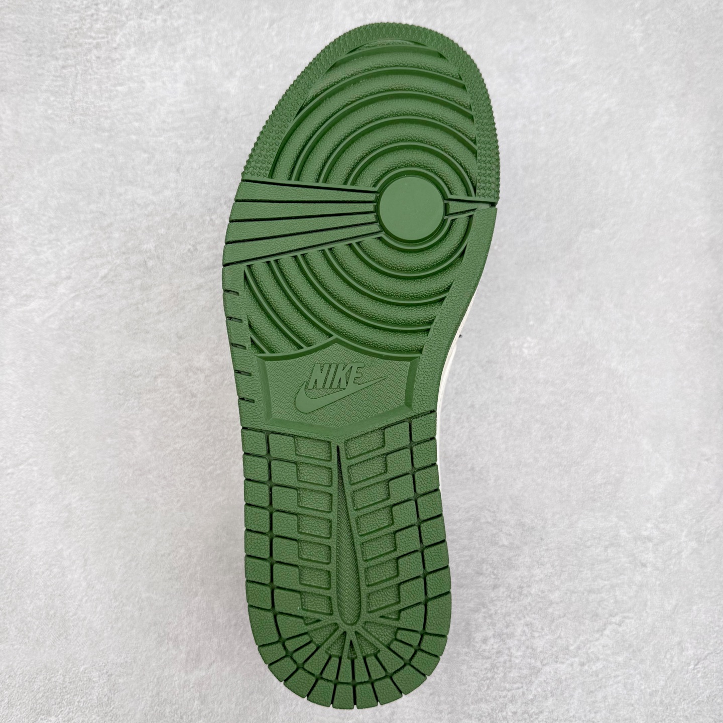 图片[9]-TS x Air Jordan AJ1 Low 倒钩低帮联名定制配色 XY2688-114 原厂内置气垫魔块 A模大底 头层小牛皮 鞋舌AJ原厂专用牛津布+AJ专用反口珍珠布+原厂无杂质高弹内里海棉+特殊封边弹力鞋带 实拍调校N版已经零色差零失真 百分百还原实物色彩所见即所得 不存在货不对板色差等低级问题 选购参考实物拍摄 不混卖不参货 只用心做好货严格选品 承诺混一赔十 尺码：36 36.5 37.5 38 38.5 39 40 40.5 41 42 42.5 43 44 44.5 45-选品中心