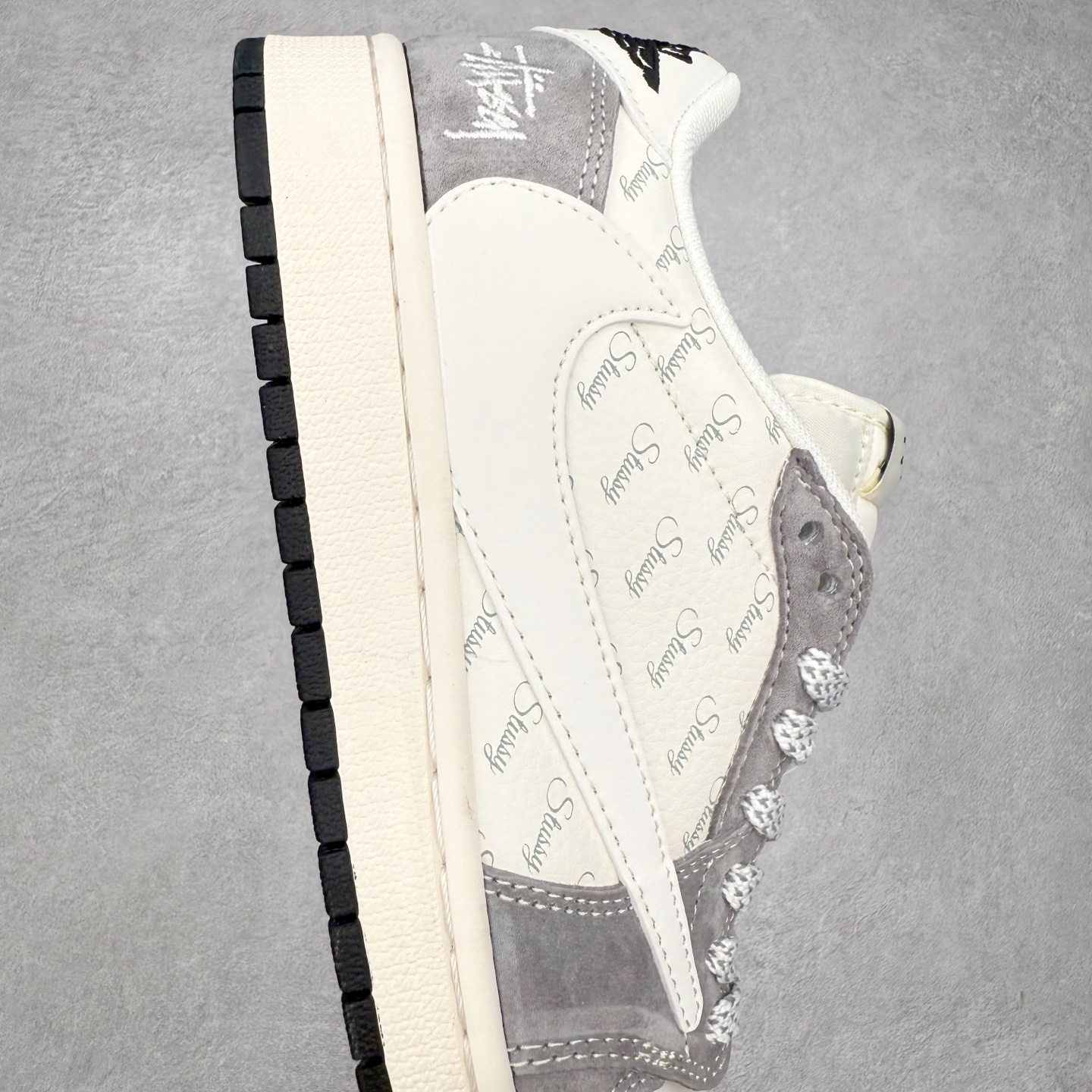 图片[6]-TS x Air Jordan AJ1 Low 倒钩低帮联名定制配色 QW5088-204 原厂内置气垫魔块 A模大底 头层小牛皮 鞋舌AJ原厂专用牛津布+AJ专用反口珍珠布+原厂无杂质高弹内里海棉+特殊封边弹力鞋带 实拍调校N版已经零色差零失真 百分百还原实物色彩所见即所得 不存在货不对板色差等低级问题 选购参考实物拍摄 不混卖不参货 只用心做好货严格选品 承诺混一赔十 尺码：36 36.5 37.5 38 38.5 39 40 40.5 41 42 42.5 43 44 44.5 45-选品中心