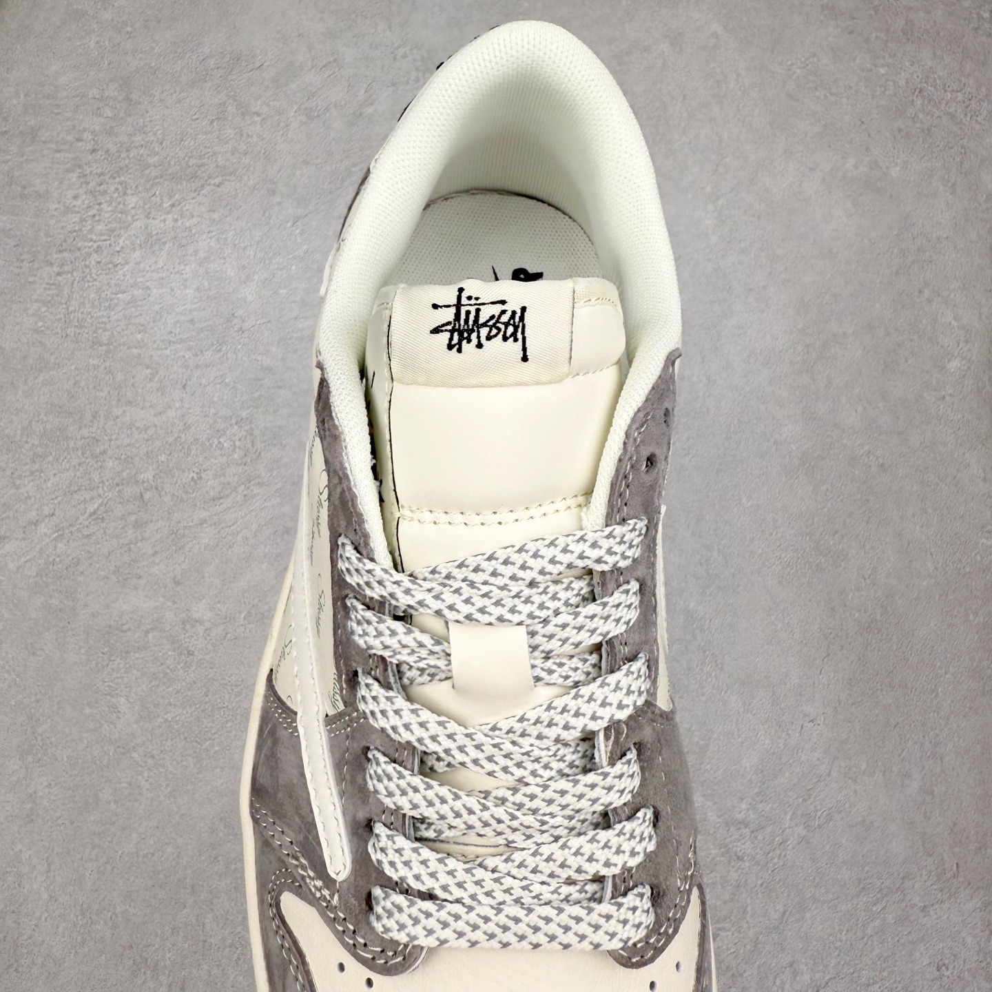 图片[5]-TS x Air Jordan AJ1 Low 倒钩低帮联名定制配色 QW5088-204 原厂内置气垫魔块 A模大底 头层小牛皮 鞋舌AJ原厂专用牛津布+AJ专用反口珍珠布+原厂无杂质高弹内里海棉+特殊封边弹力鞋带 实拍调校N版已经零色差零失真 百分百还原实物色彩所见即所得 不存在货不对板色差等低级问题 选购参考实物拍摄 不混卖不参货 只用心做好货严格选品 承诺混一赔十 尺码：36 36.5 37.5 38 38.5 39 40 40.5 41 42 42.5 43 44 44.5 45-选品中心