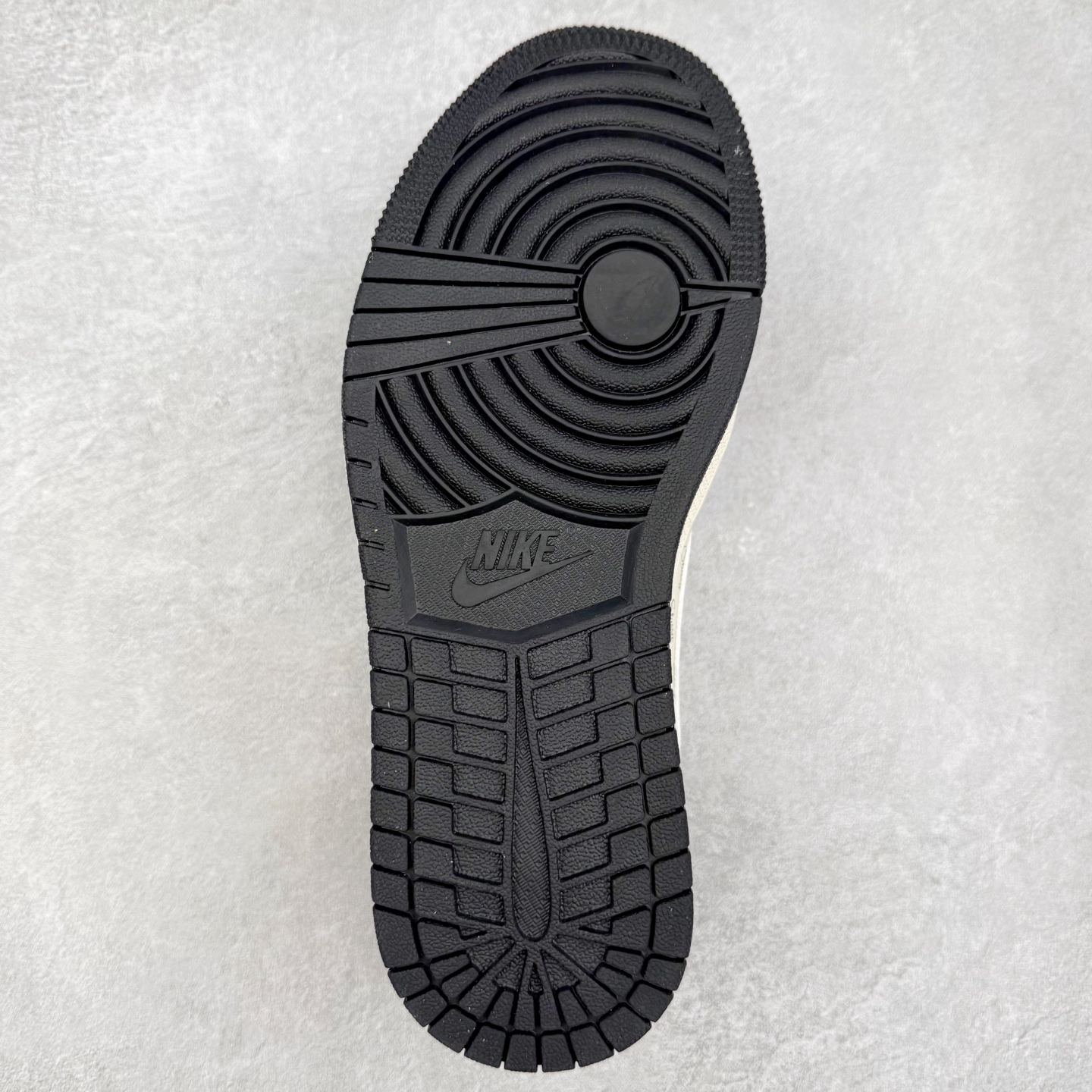 图片[9]-TS x Air Jordan AJ1 Low 倒钩低帮联名定制配色 QW5088-204 原厂内置气垫魔块 A模大底 头层小牛皮 鞋舌AJ原厂专用牛津布+AJ专用反口珍珠布+原厂无杂质高弹内里海棉+特殊封边弹力鞋带 实拍调校N版已经零色差零失真 百分百还原实物色彩所见即所得 不存在货不对板色差等低级问题 选购参考实物拍摄 不混卖不参货 只用心做好货严格选品 承诺混一赔十 尺码：36 36.5 37.5 38 38.5 39 40 40.5 41 42 42.5 43 44 44.5 45-选品中心