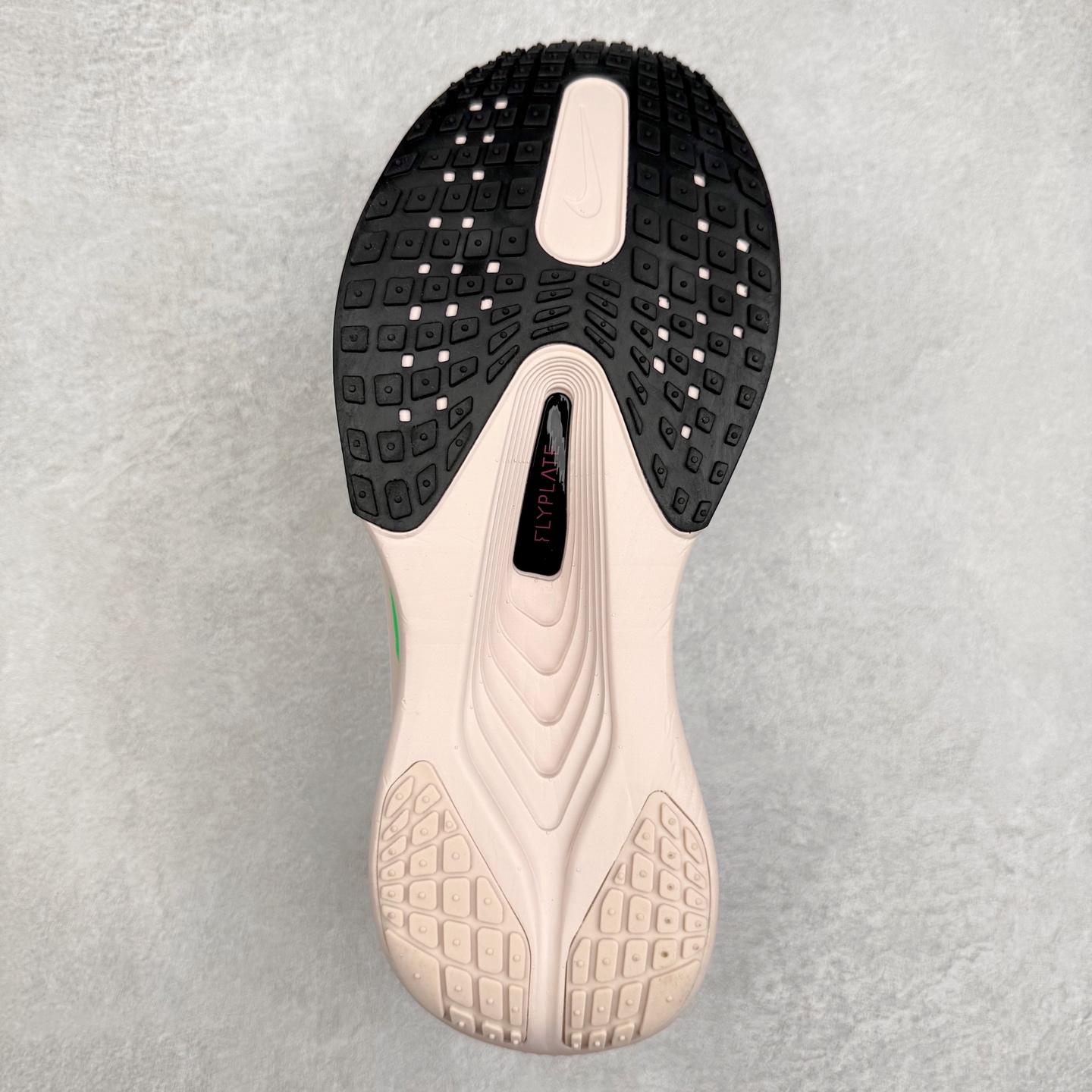 图片[9]-NK ZoomX Invincible Run Flyknit 6 轻量跑鞋 飞织低帮休闲运动慢跑鞋 FN8454-402 此鞋专为短跑运动员而生 是为 5 至 10 公里距离的赛事和训练打造 整体设计采用流线型的轻质工程网眼材质构成鞋面 并与其他 Running 旗舰鞋款同样搭载全脚掌 ZoomX 缓冲中底 搭配 Pebax 物料与橡胶外底 ZoomX StreakFly 首发配色以Prototype呈现 其灵感是来自开发期间的磨损测试 透过编号的标记与内侧的预期跑步距离突出研发过程 尺码：36 36.5 37.5 38 38.5 39 40 40.5 41 42 42.5 43 44 45-选品中心