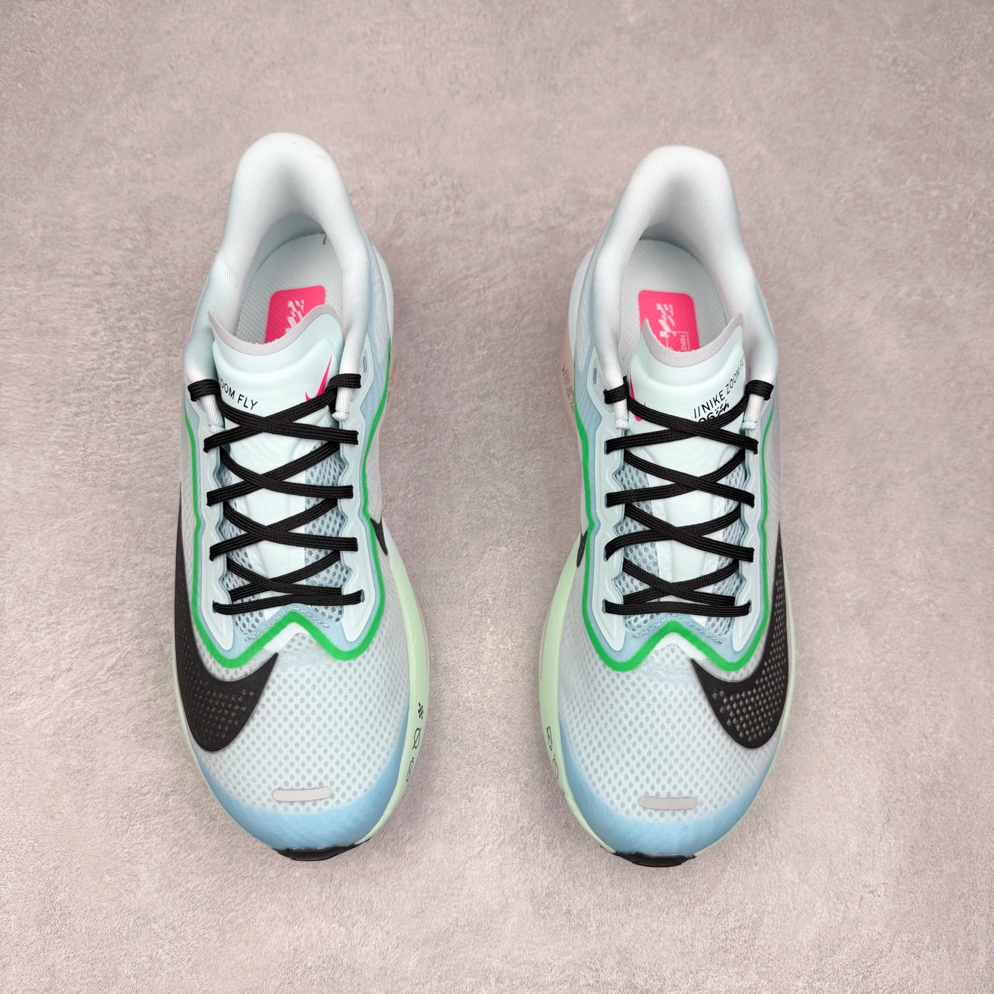 图片[2]-NK ZoomX Invincible Run Flyknit 6 轻量跑鞋 飞织低帮休闲运动慢跑鞋 FN8454-402 此鞋专为短跑运动员而生 是为 5 至 10 公里距离的赛事和训练打造 整体设计采用流线型的轻质工程网眼材质构成鞋面 并与其他 Running 旗舰鞋款同样搭载全脚掌 ZoomX 缓冲中底 搭配 Pebax 物料与橡胶外底 ZoomX StreakFly 首发配色以Prototype呈现 其灵感是来自开发期间的磨损测试 透过编号的标记与内侧的预期跑步距离突出研发过程 尺码：36 36.5 37.5 38 38.5 39 40 40.5 41 42 42.5 43 44 45-选品中心