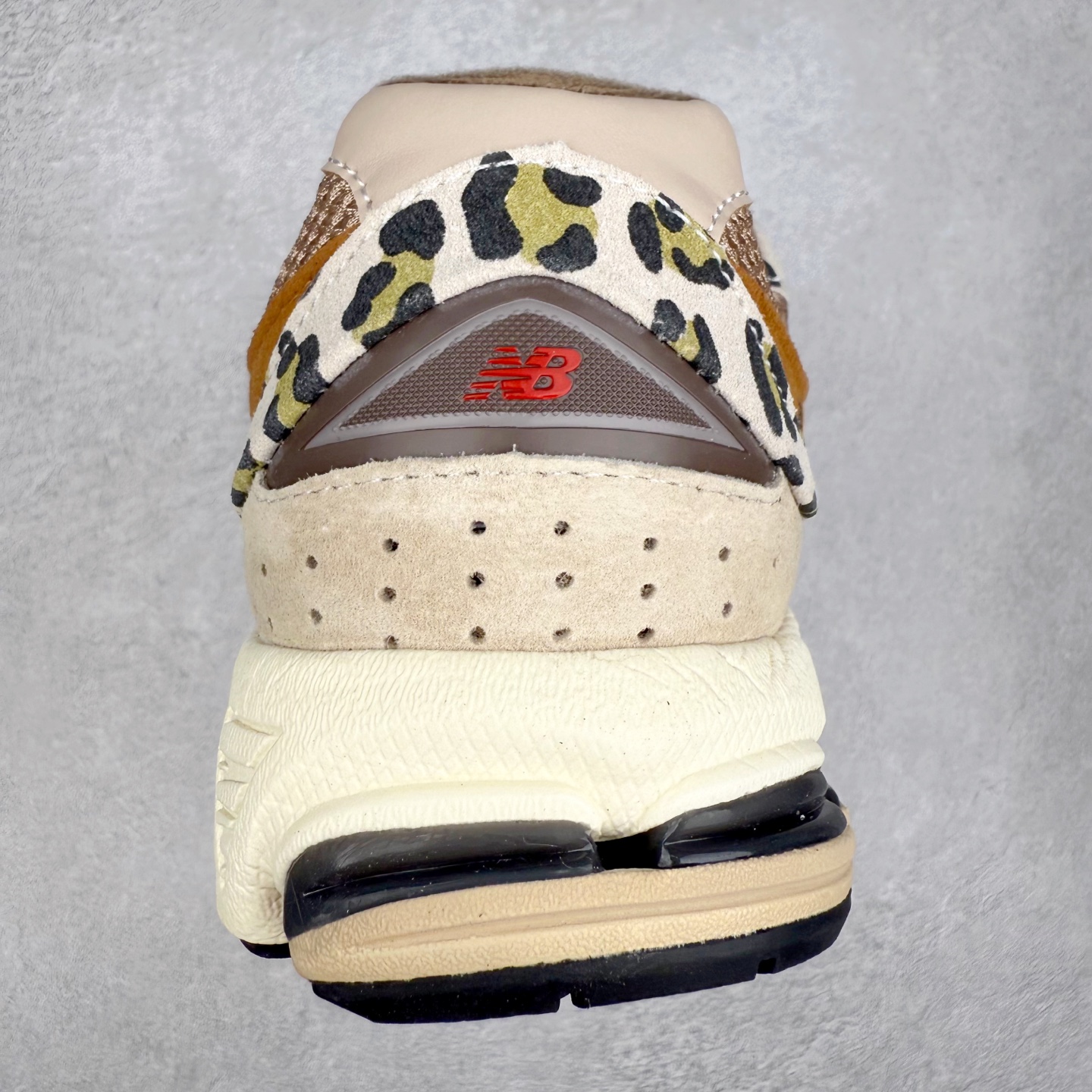 图片[8]-New Balance 2002R NB2002 男女休闲慢跑鞋 必备的时髦单品之一 最新出的2002R系列 这款延续了经典科技 升级版N-ERGY缓震物料机能与材质上脚太舒适了 鞋面的柔软麂皮搭配尼龙网布 特别透气而且还复古感 不管是搭配牛仔裤还工装裤都是百搭！小红书众多博主上脚推荐！尺码：36 36.5 37.5 38 38.5 39.5 40 40.5 41 42 42.5 43 44 45-选品中心