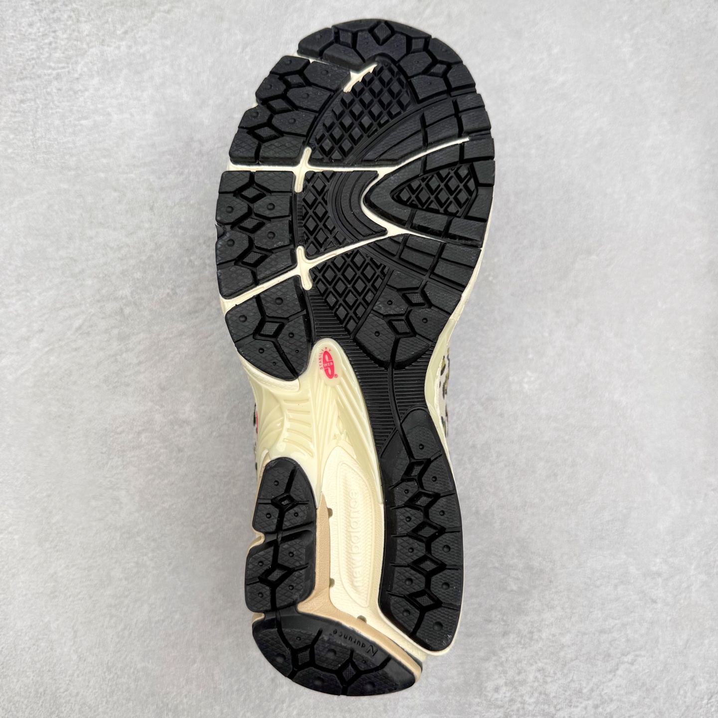 图片[9]-New Balance 2002R NB2002 男女休闲慢跑鞋 必备的时髦单品之一 最新出的2002R系列 这款延续了经典科技 升级版N-ERGY缓震物料机能与材质上脚太舒适了 鞋面的柔软麂皮搭配尼龙网布 特别透气而且还复古感 不管是搭配牛仔裤还工装裤都是百搭！小红书众多博主上脚推荐！尺码：36 36.5 37.5 38 38.5 39.5 40 40.5 41 42 42.5 43 44 45-选品中心