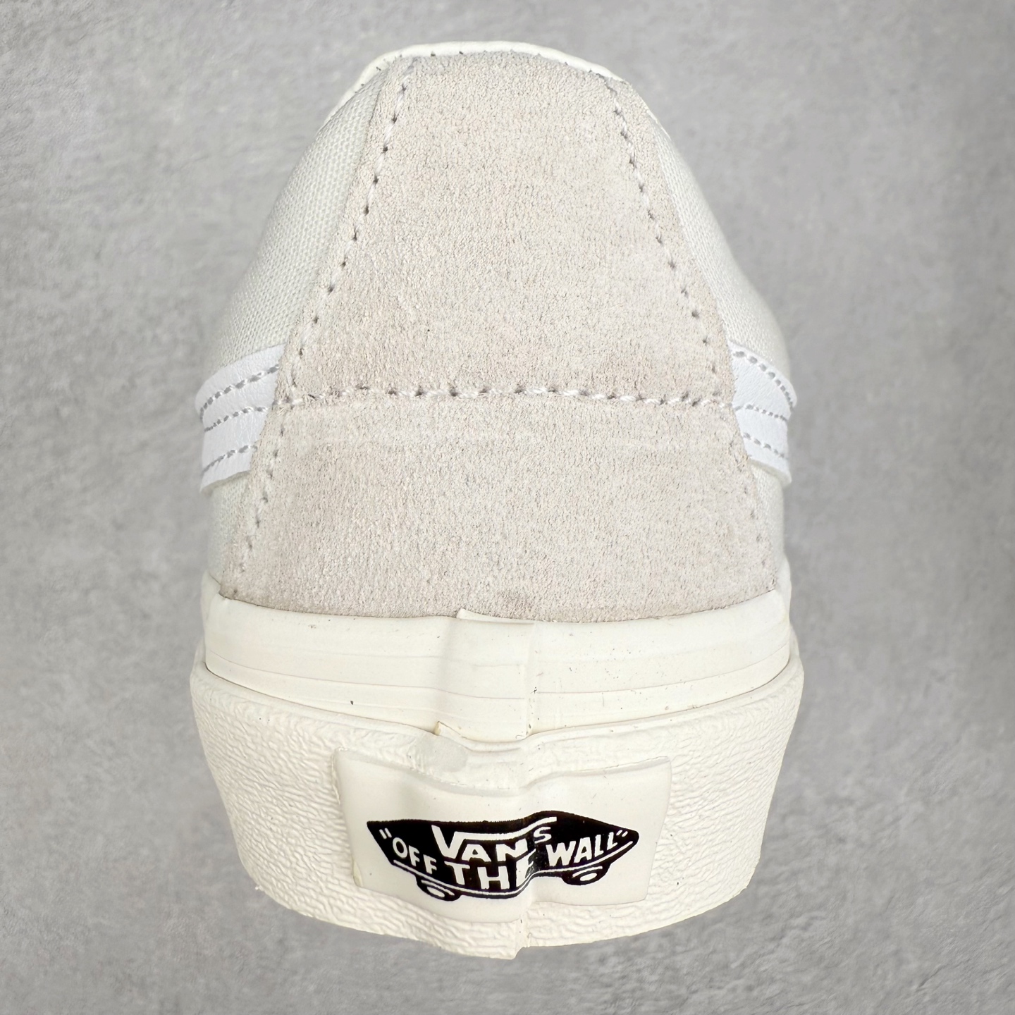 图片[8]-Vans Sk8-Low 米白 范斯复古休闲硫化帆布鞋 该鞋款以白线勾勒出整体造型 鞋面采用帆布搭配麂皮材质 米白鞋身搭配橘色织唛标点缀 清新淡雅上脚百搭 尺码：35 36 36.5 37 38 38.5 39 40 40.5 41 42 42.5 43 44-选品中心