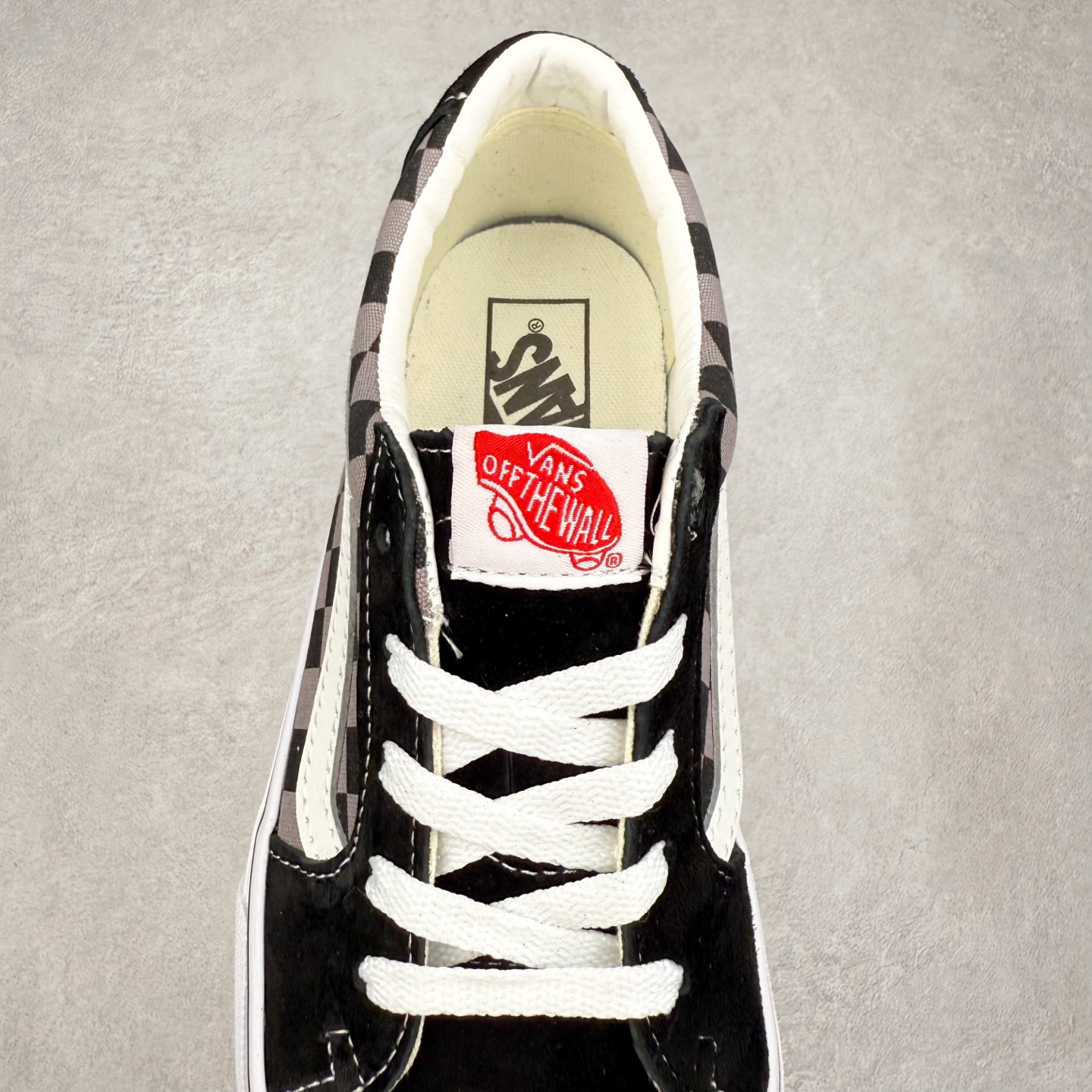 图片[5]-Vans Sk8-Low 米白 范斯复古休闲硫化帆布鞋 该鞋款以白线勾勒出整体造型 鞋面采用帆布搭配麂皮材质 米白鞋身搭配橘色织唛标点缀 清新淡雅上脚百搭 尺码：35 36 36.5 37 38 38.5 39 40 40.5 41 42 42.5 43 44-选品中心