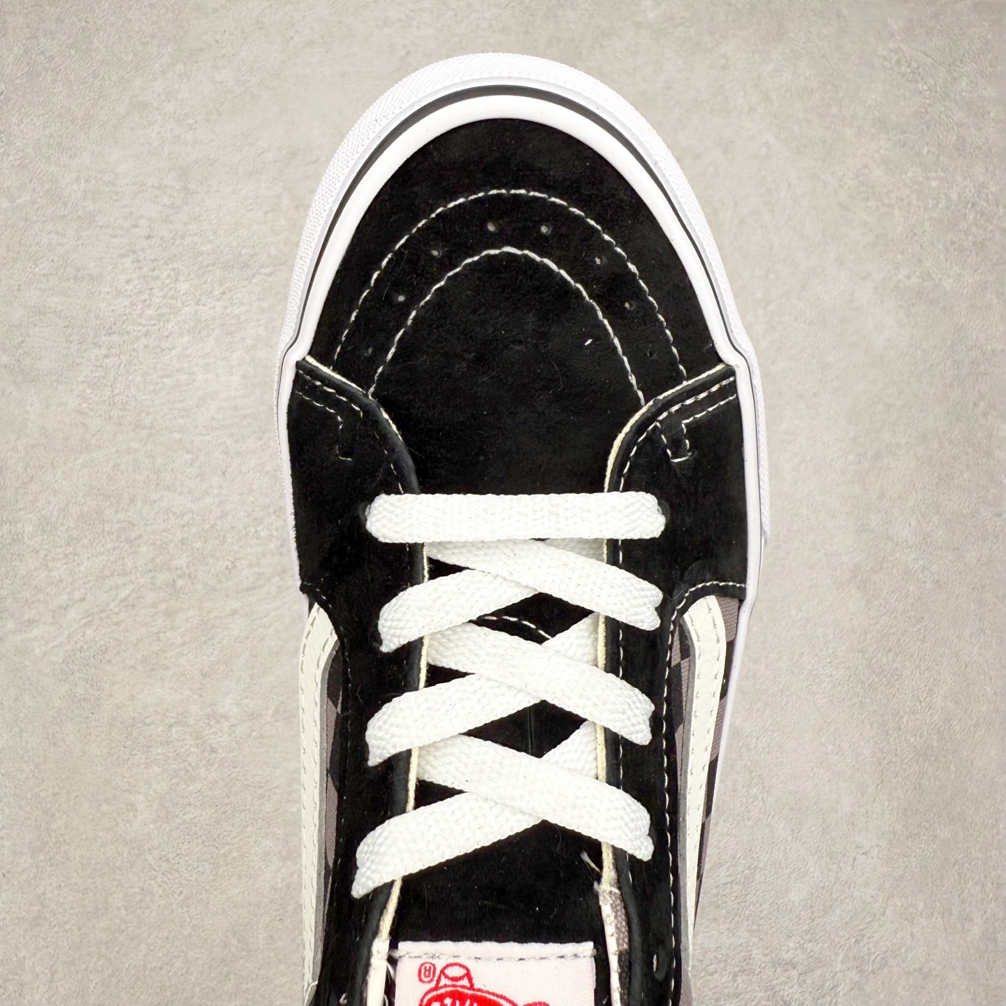 图片[4]-Vans Sk8-Low 米白 范斯复古休闲硫化帆布鞋 该鞋款以白线勾勒出整体造型 鞋面采用帆布搭配麂皮材质 米白鞋身搭配橘色织唛标点缀 清新淡雅上脚百搭 尺码：35 36 36.5 37 38 38.5 39 40 40.5 41 42 42.5 43 44-选品中心