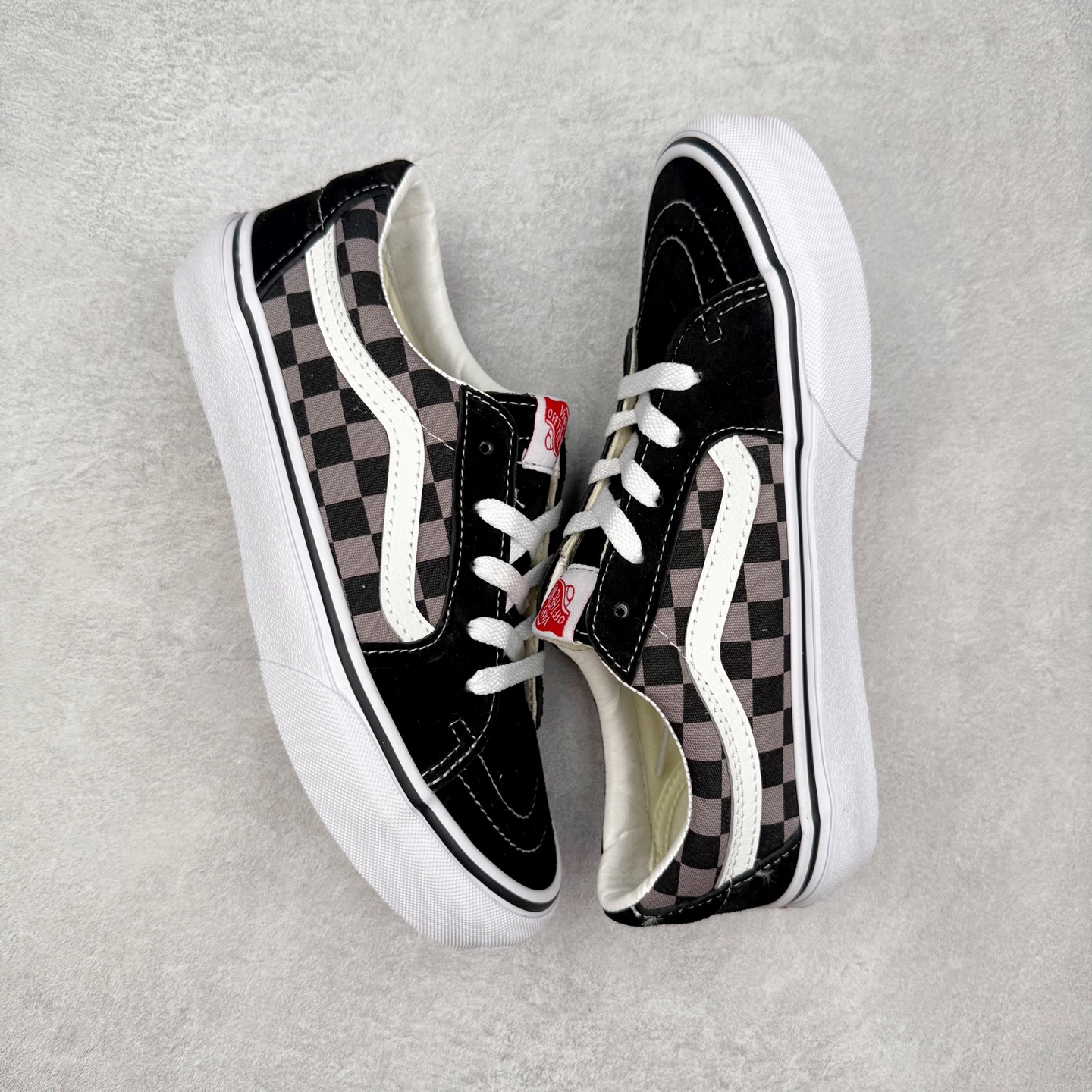 图片[3]-Vans Sk8-Low 米白 范斯复古休闲硫化帆布鞋 该鞋款以白线勾勒出整体造型 鞋面采用帆布搭配麂皮材质 米白鞋身搭配橘色织唛标点缀 清新淡雅上脚百搭 尺码：35 36 36.5 37 38 38.5 39 40 40.5 41 42 42.5 43 44-选品中心