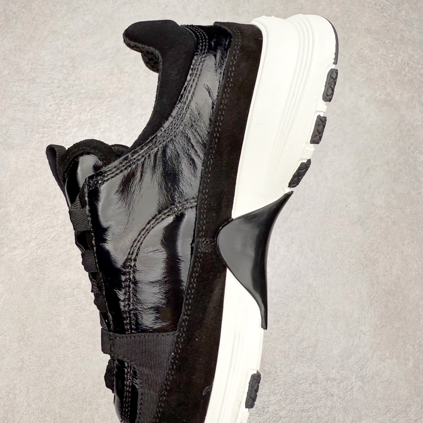 图片[7]-Chanel香奈儿 25ss 春夏新款专柜顶级休闲款运动鞋 这款经典设计 鞋面多种工艺电绣的风格；大底却时尚运动；不平凡的拥入了多种配色元素多元化混搭非常好看百搭，休闲，时尚，运动，户外都能兼顾 鞋面采用： 原版进口高丝光牛反绒+进口混种羊皮 内里采用： 原版进口透气网 大底：原版独家开模+TPU组合大底 尺码：35-40-选品中心