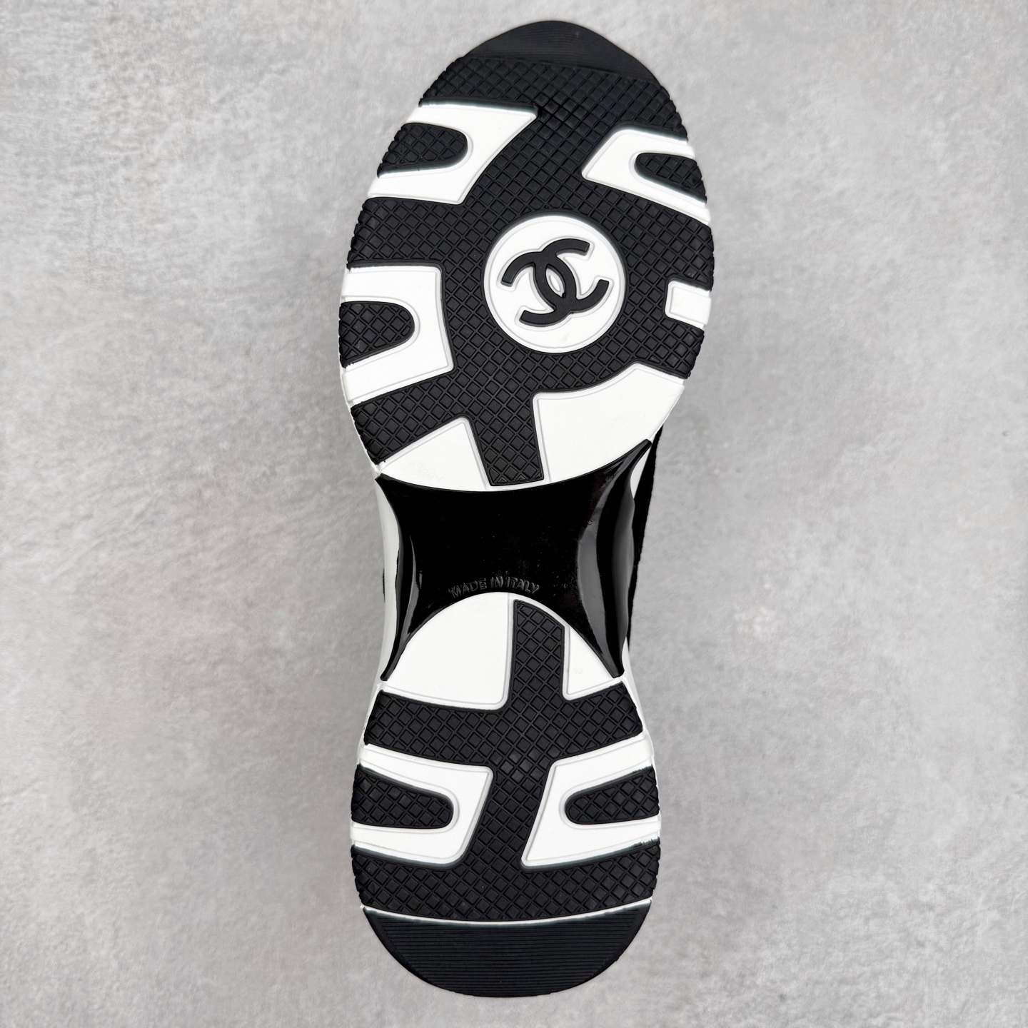 图片[9]-Chanel香奈儿 25ss 春夏新款专柜顶级休闲款运动鞋 这款经典设计 鞋面多种工艺电绣的风格；大底却时尚运动；不平凡的拥入了多种配色元素多元化混搭非常好看百搭，休闲，时尚，运动，户外都能兼顾 鞋面采用： 原版进口高丝光牛反绒+进口混种羊皮 内里采用： 原版进口透气网 大底：原版独家开模+TPU组合大底 尺码：35-40-选品中心