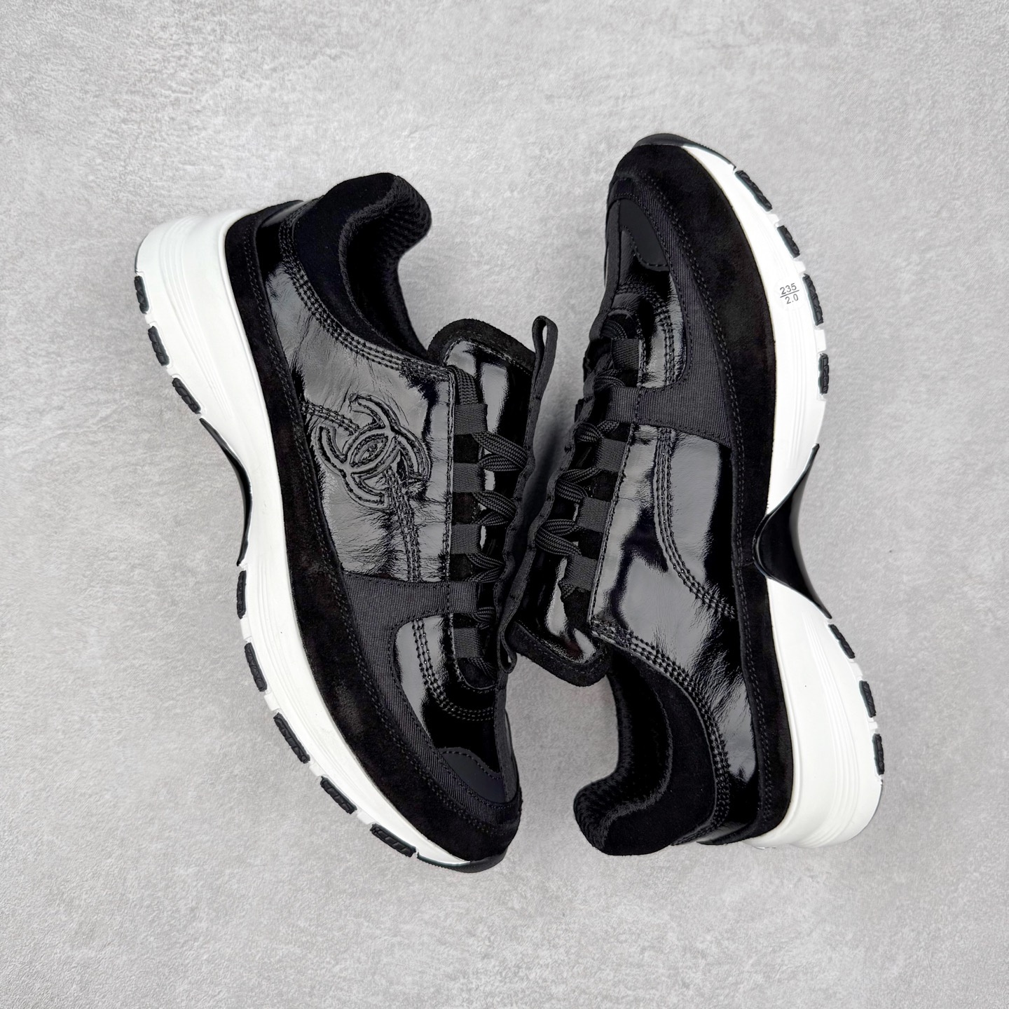 图片[3]-Chanel香奈儿 25ss 春夏新款专柜顶级休闲款运动鞋 这款经典设计 鞋面多种工艺电绣的风格；大底却时尚运动；不平凡的拥入了多种配色元素多元化混搭非常好看百搭，休闲，时尚，运动，户外都能兼顾 鞋面采用： 原版进口高丝光牛反绒+进口混种羊皮 内里采用： 原版进口透气网 大底：原版独家开模+TPU组合大底 尺码：35-40-选品中心