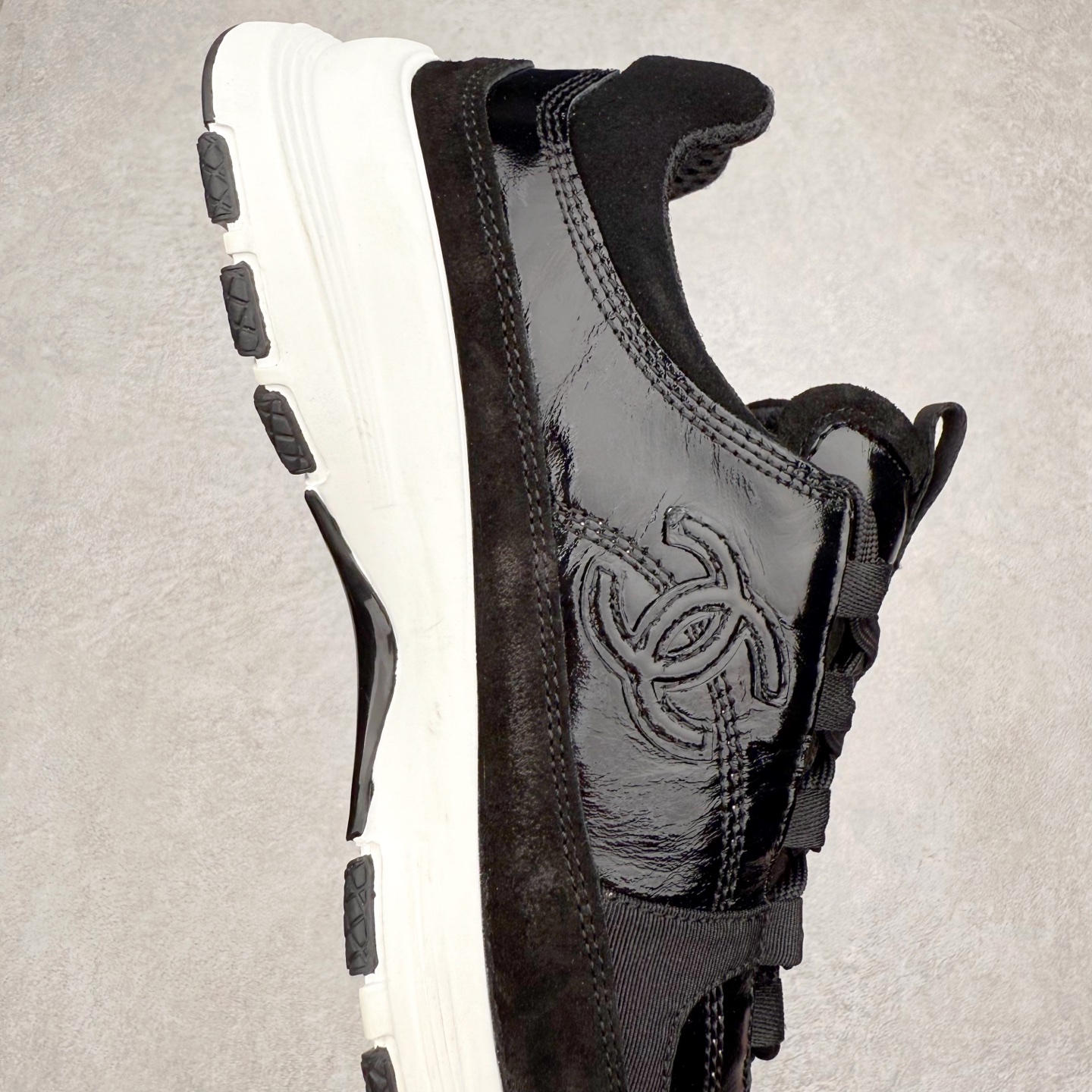 图片[6]-Chanel香奈儿 25ss 春夏新款专柜顶级休闲款运动鞋 这款经典设计 鞋面多种工艺电绣的风格；大底却时尚运动；不平凡的拥入了多种配色元素多元化混搭非常好看百搭，休闲，时尚，运动，户外都能兼顾 鞋面采用： 原版进口高丝光牛反绒+进口混种羊皮 内里采用： 原版进口透气网 大底：原版独家开模+TPU组合大底 尺码：35-40-选品中心