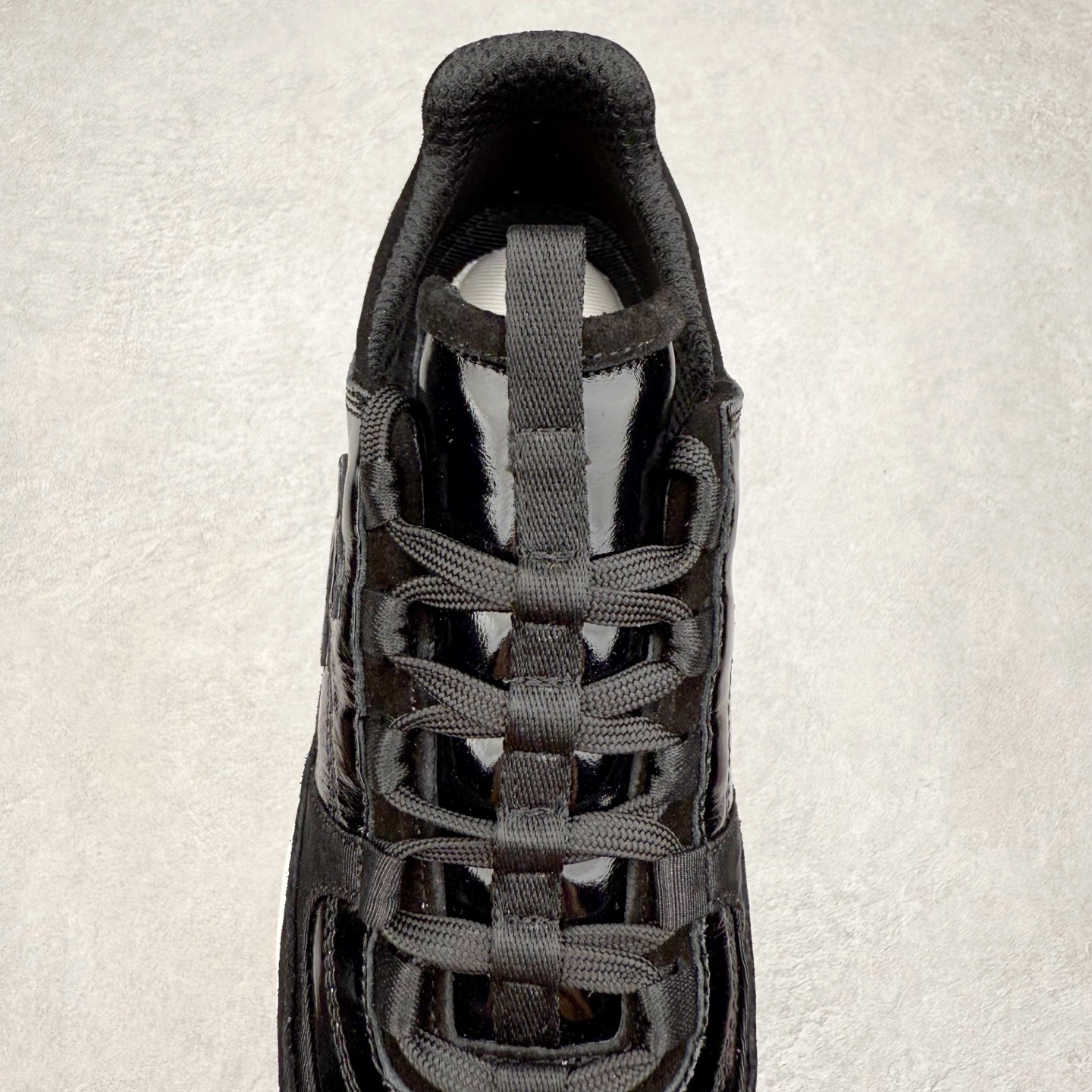 图片[5]-Chanel香奈儿 25ss 春夏新款专柜顶级休闲款运动鞋 这款经典设计 鞋面多种工艺电绣的风格；大底却时尚运动；不平凡的拥入了多种配色元素多元化混搭非常好看百搭，休闲，时尚，运动，户外都能兼顾 鞋面采用： 原版进口高丝光牛反绒+进口混种羊皮 内里采用： 原版进口透气网 大底：原版独家开模+TPU组合大底 尺码：35-40-选品中心