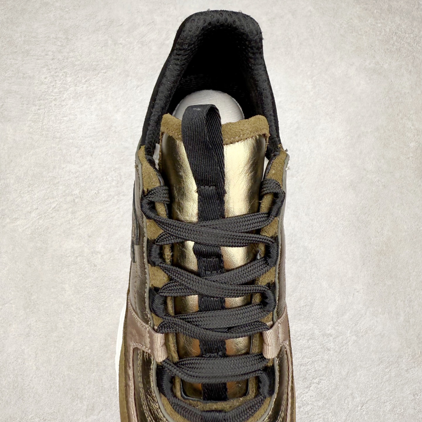 图片[5]-Chanel香奈儿 25ss 春夏新款专柜顶级休闲款运动鞋 这款经典设计 鞋面多种工艺电绣的风格；大底却时尚运动；不平凡的拥入了多种配色元素多元化混搭非常好看百搭，休闲，时尚，运动，户外都能兼顾 鞋面采用： 原版进口高丝光牛反绒+进口混种羊皮 内里采用： 原版进口透气网 大底：原版独家开模+TPU组合大底 尺码：35-40-选品中心