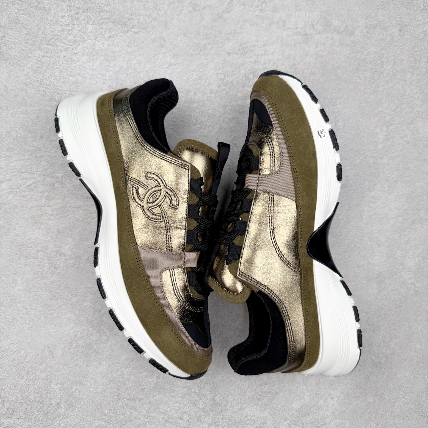 图片[3]-Chanel香奈儿 25ss 春夏新款专柜顶级休闲款运动鞋 这款经典设计 鞋面多种工艺电绣的风格；大底却时尚运动；不平凡的拥入了多种配色元素多元化混搭非常好看百搭，休闲，时尚，运动，户外都能兼顾 鞋面采用： 原版进口高丝光牛反绒+进口混种羊皮 内里采用： 原版进口透气网 大底：原版独家开模+TPU组合大底 尺码：35-40-选品中心