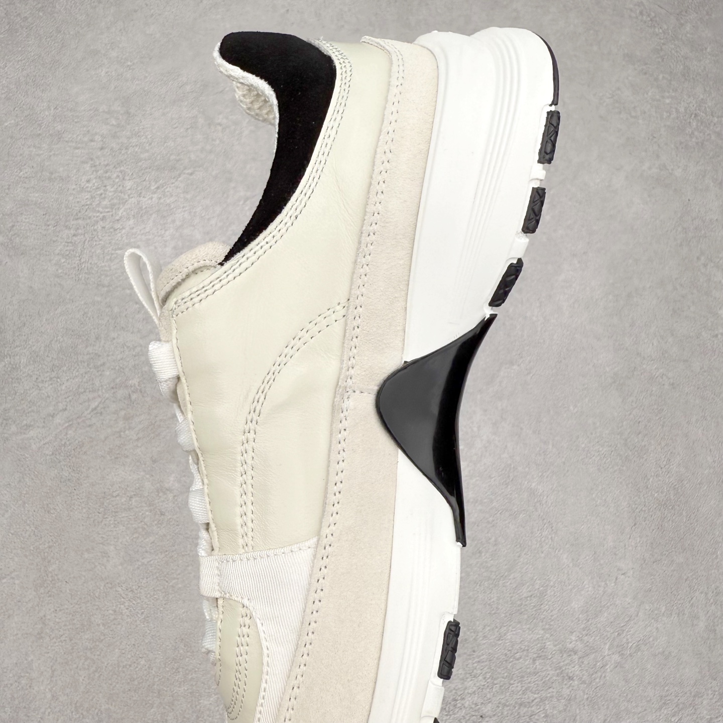 图片[7]-Chanel香奈儿 25ss 春夏新款专柜顶级休闲款运动鞋 这款经典设计 鞋面多种工艺电绣的风格；大底却时尚运动；不平凡的拥入了多种配色元素多元化混搭非常好看百搭，休闲，时尚，运动，户外都能兼顾 鞋面采用： 原版进口高丝光牛反绒+进口混种羊皮 内里采用： 原版进口透气网 大底：原版独家开模+TPU组合大底 尺码：35-40-选品中心