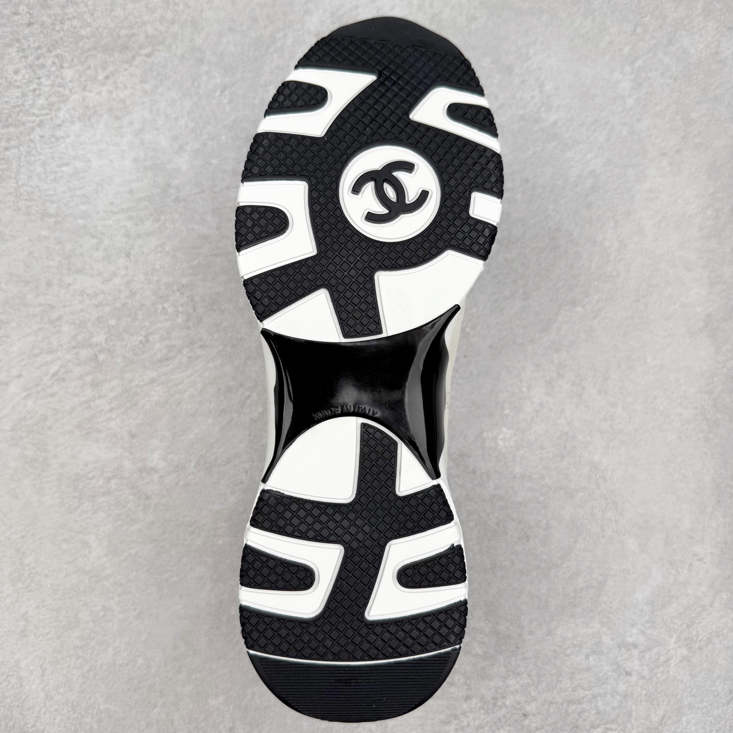 图片[9]-Chanel香奈儿 25ss 春夏新款专柜顶级休闲款运动鞋 这款经典设计 鞋面多种工艺电绣的风格；大底却时尚运动；不平凡的拥入了多种配色元素多元化混搭非常好看百搭，休闲，时尚，运动，户外都能兼顾 鞋面采用： 原版进口高丝光牛反绒+进口混种羊皮 内里采用： 原版进口透气网 大底：原版独家开模+TPU组合大底 尺码：35-40-选品中心