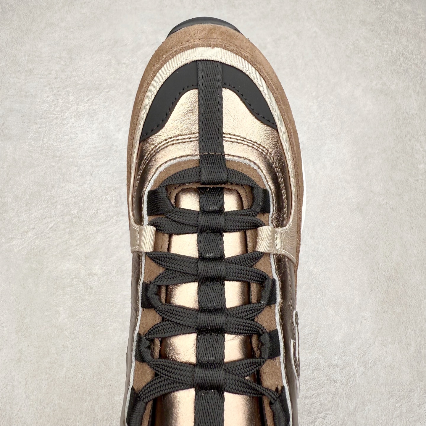 图片[4]-Chanel香奈儿 25ss 春夏新款专柜顶级休闲款运动鞋 这款经典设计 鞋面多种工艺电绣的风格；大底却时尚运动；不平凡的拥入了多种配色元素多元化混搭非常好看百搭，休闲，时尚，运动，户外都能兼顾 鞋面采用： 原版进口高丝光牛反绒+进口混种羊皮 内里采用： 原版进口透气网 大底：原版独家开模+TPU组合大底 尺码：35-40-选品中心