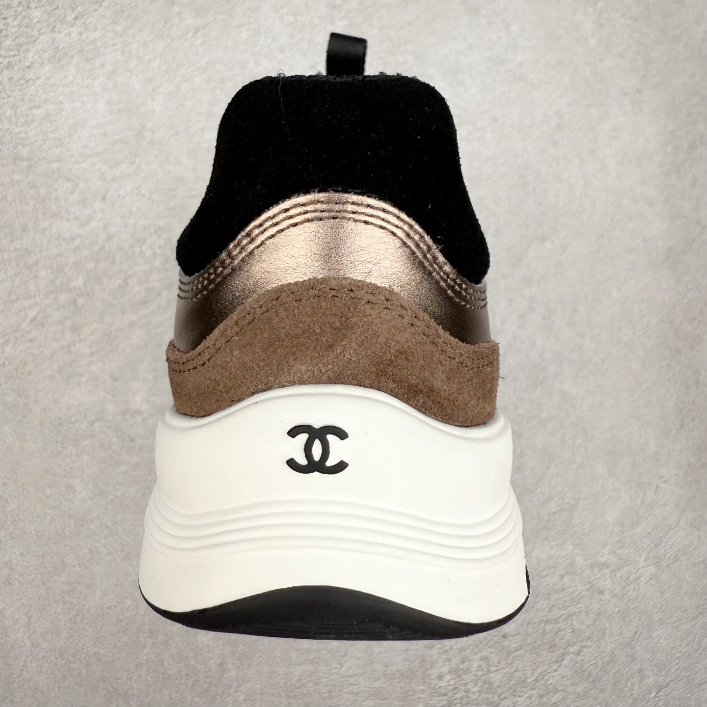 图片[8]-Chanel香奈儿 25ss 春夏新款专柜顶级休闲款运动鞋 这款经典设计 鞋面多种工艺电绣的风格；大底却时尚运动；不平凡的拥入了多种配色元素多元化混搭非常好看百搭，休闲，时尚，运动，户外都能兼顾 鞋面采用： 原版进口高丝光牛反绒+进口混种羊皮 内里采用： 原版进口透气网 大底：原版独家开模+TPU组合大底 尺码：35-40-选品中心