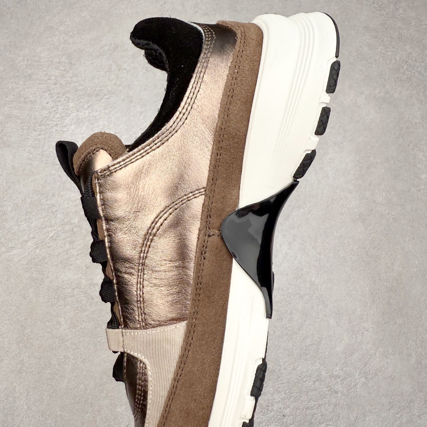 图片[7]-Chanel香奈儿 25ss 春夏新款专柜顶级休闲款运动鞋 这款经典设计 鞋面多种工艺电绣的风格；大底却时尚运动；不平凡的拥入了多种配色元素多元化混搭非常好看百搭，休闲，时尚，运动，户外都能兼顾 鞋面采用： 原版进口高丝光牛反绒+进口混种羊皮 内里采用： 原版进口透气网 大底：原版独家开模+TPU组合大底 尺码：35-40-选品中心