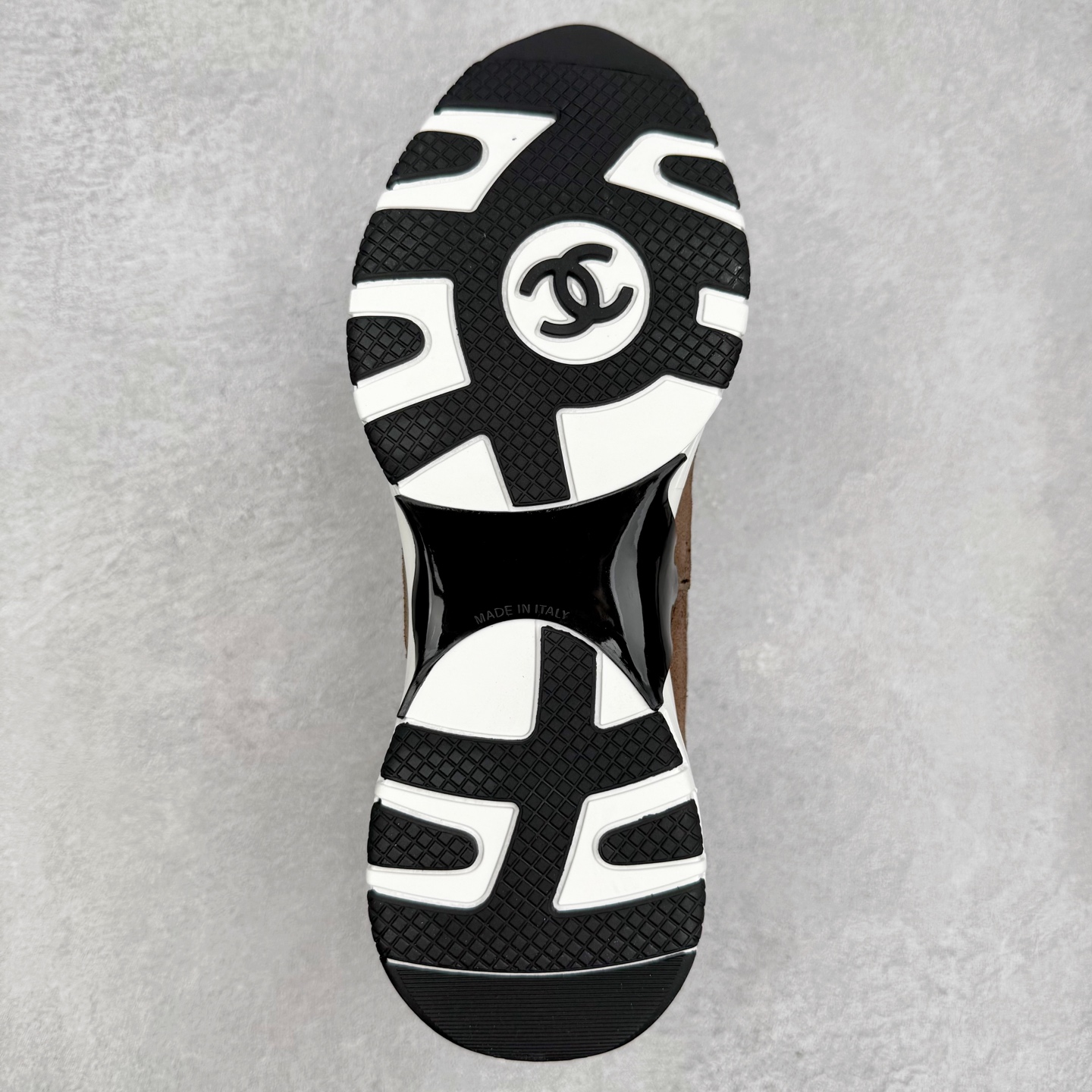 图片[9]-Chanel香奈儿 25ss 春夏新款专柜顶级休闲款运动鞋 这款经典设计 鞋面多种工艺电绣的风格；大底却时尚运动；不平凡的拥入了多种配色元素多元化混搭非常好看百搭，休闲，时尚，运动，户外都能兼顾 鞋面采用： 原版进口高丝光牛反绒+进口混种羊皮 内里采用： 原版进口透气网 大底：原版独家开模+TPU组合大底 尺码：35-40-选品中心